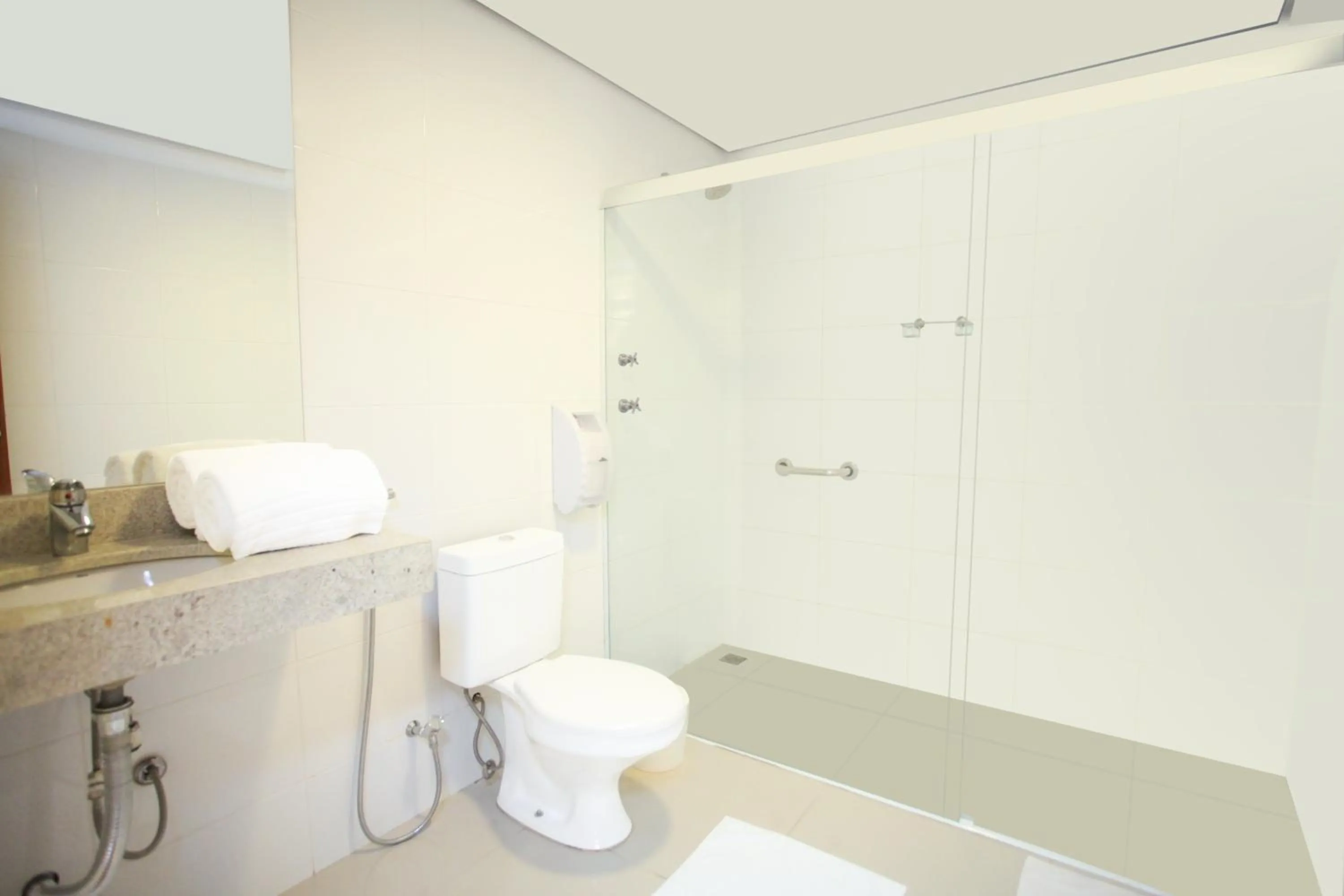 Bathroom in Ipe Center Hotel