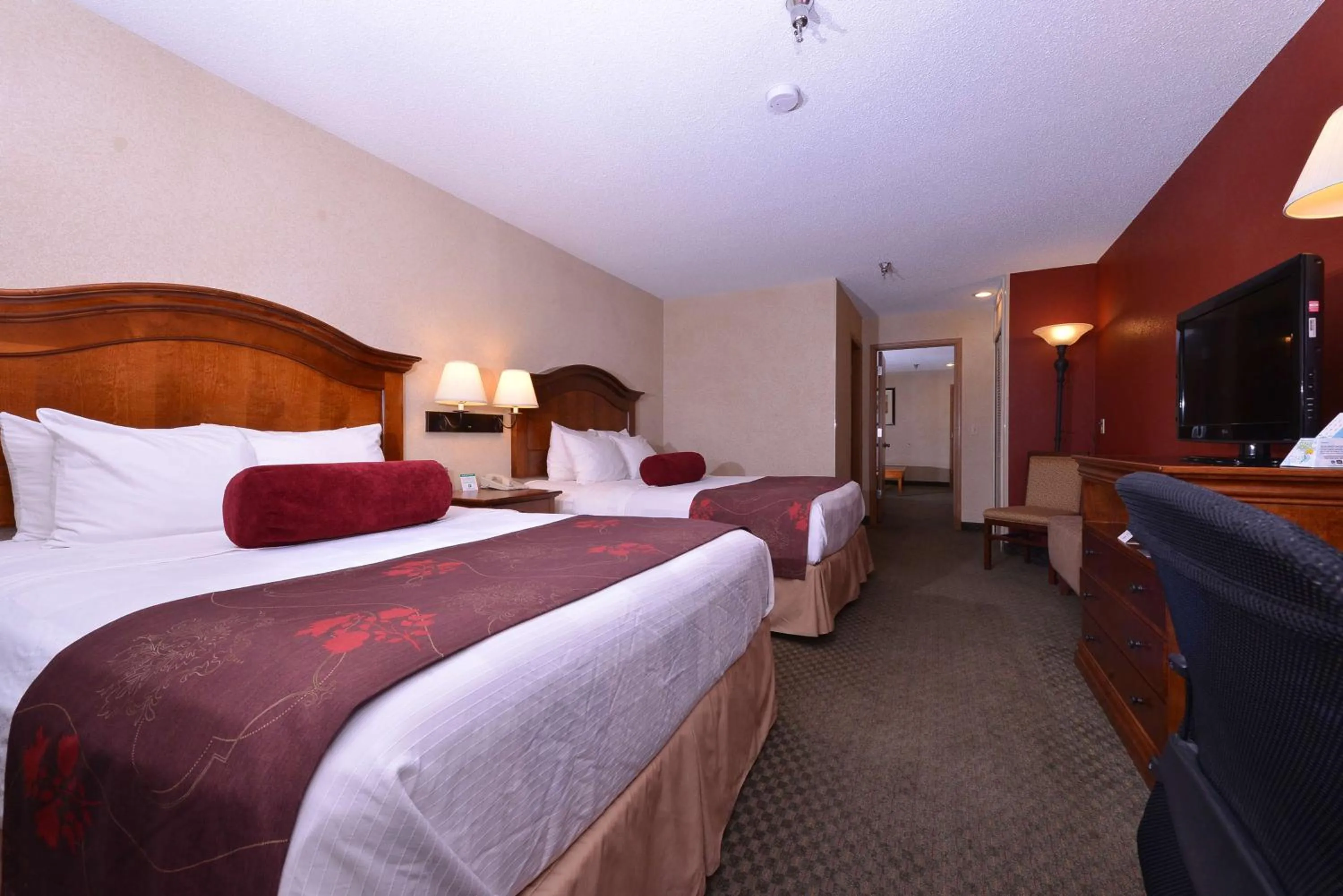 Photo of the whole room, Bed in Best Western Plus Rama Inn