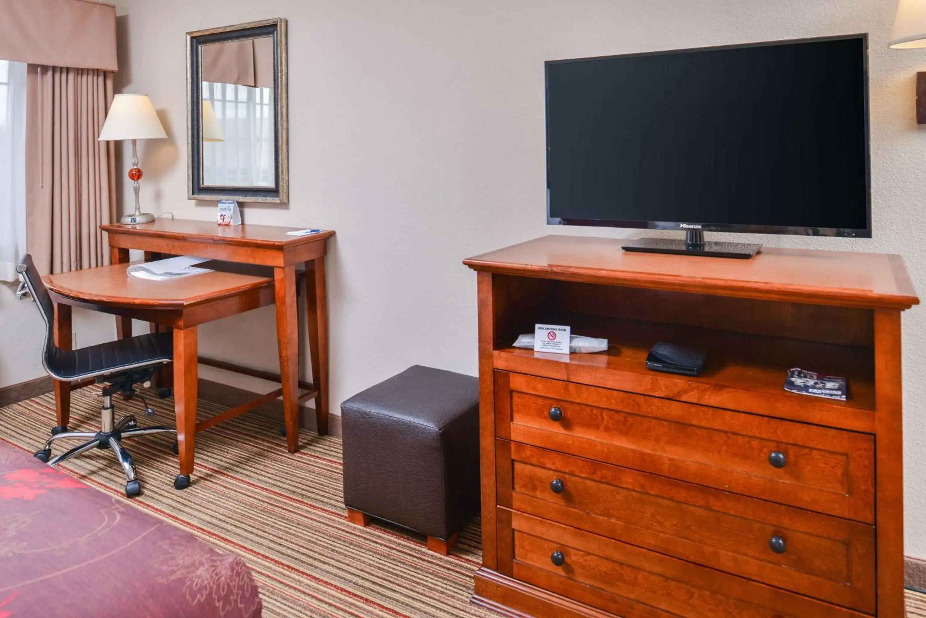 Deluxe King Room in Best Western Plus Rama Inn Deluxe King Room in Best Western Plus Rama Inn