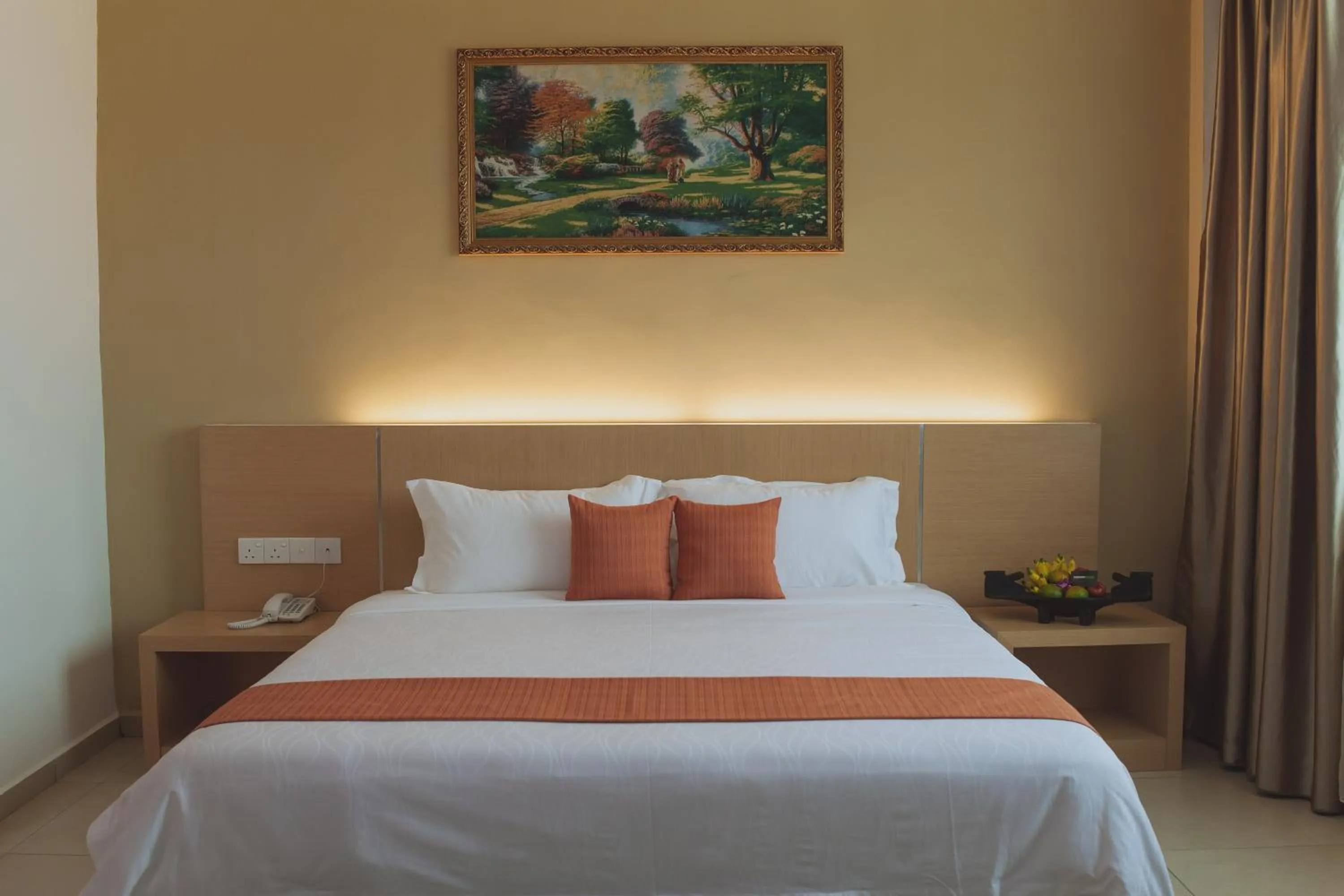 Bedroom, Bed in Paragon Lutong Hotel