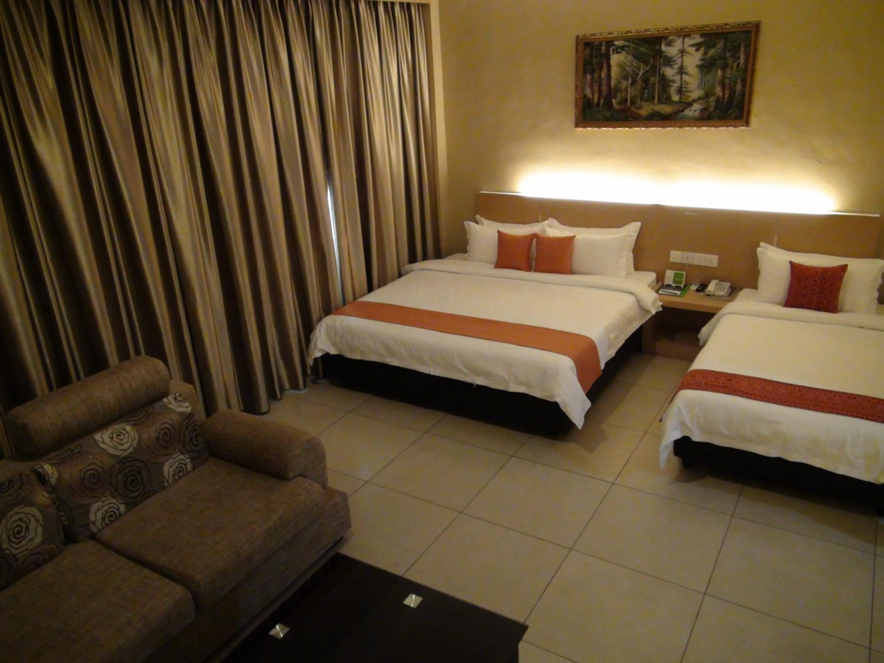 Bedroom, Bed in Paragon Lutong Hotel