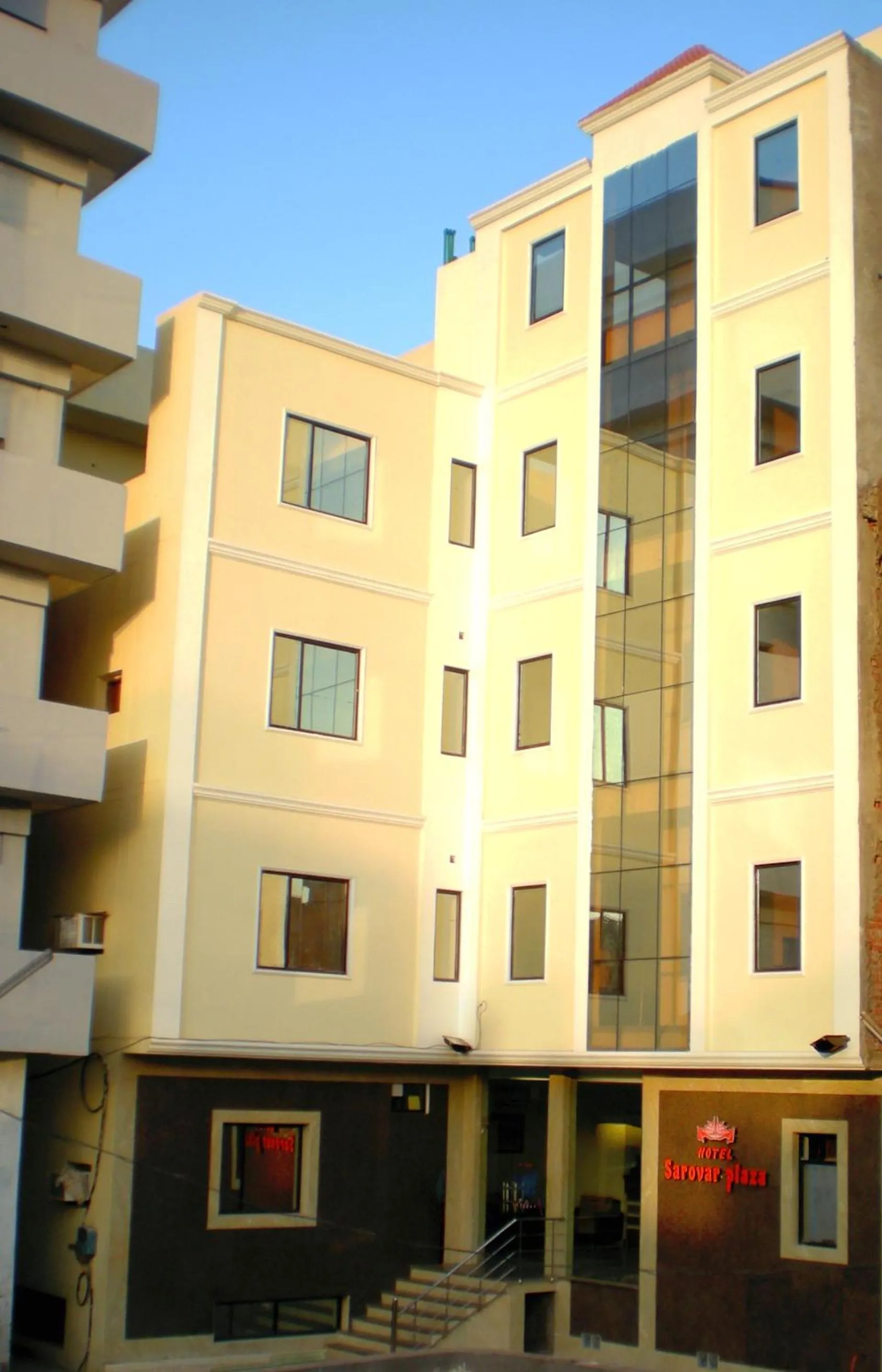 Facade/entrance in Sarovar Regency