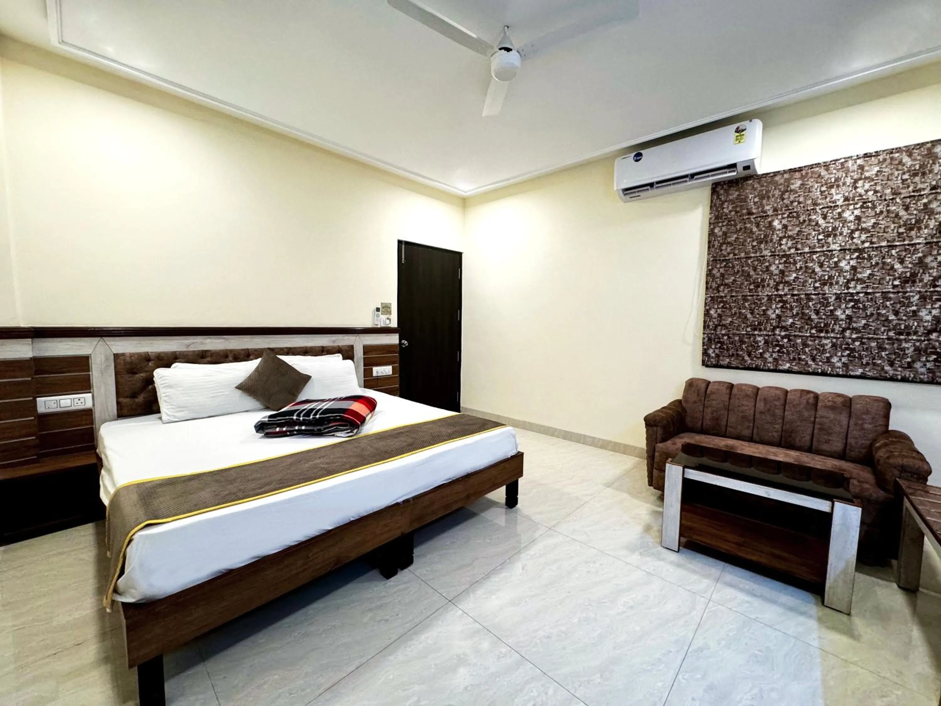 Bed in Sarovar Regency