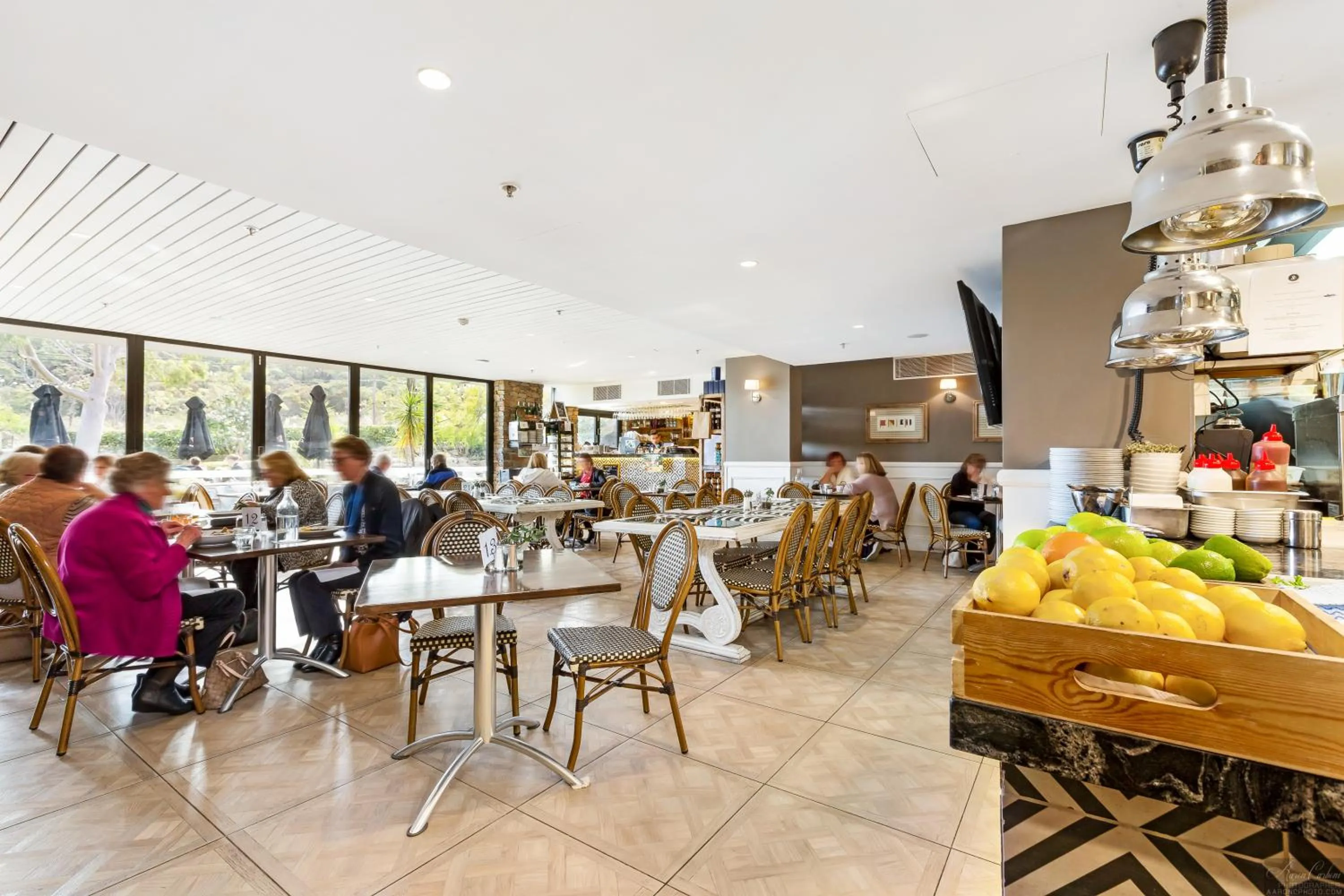 Restaurant/places to eat in Miramare Gardens Boutique Accommodation