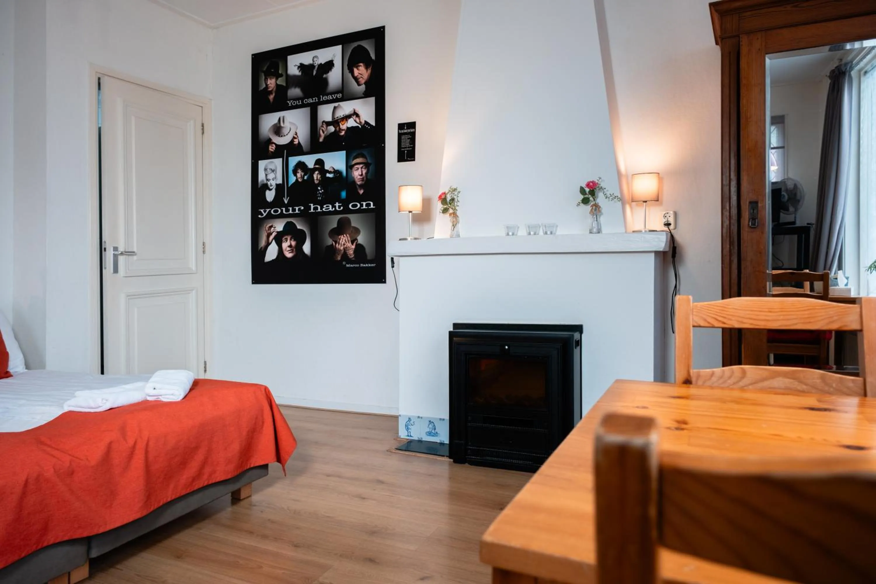 Bed in Hotel - Cafe De Harmonie