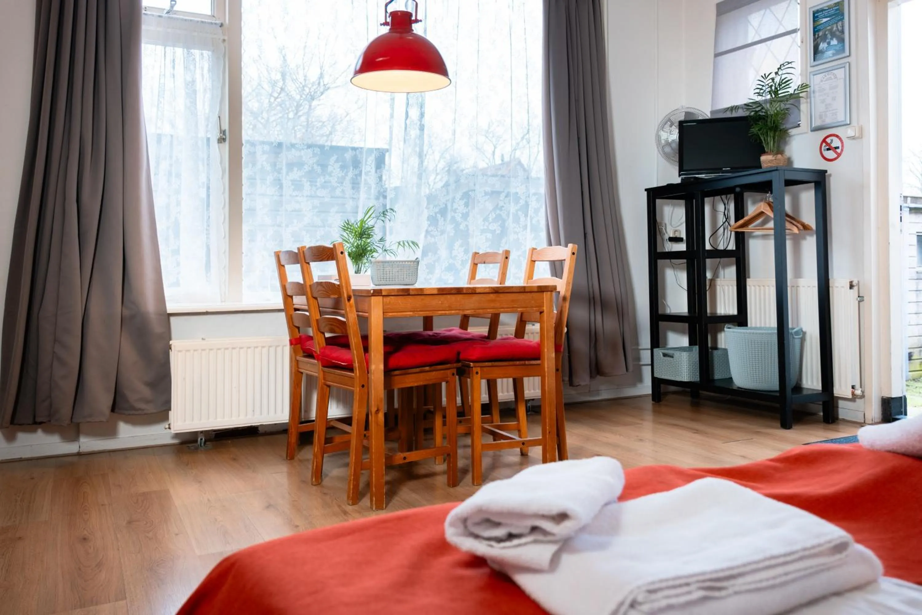 Bed in Hotel - Cafe De Harmonie