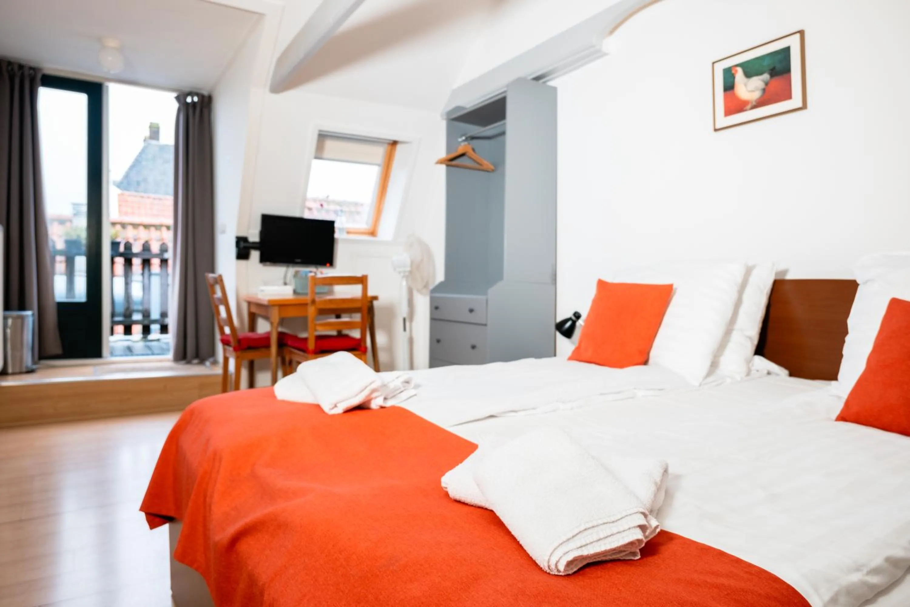 Bed in Hotel - Cafe De Harmonie