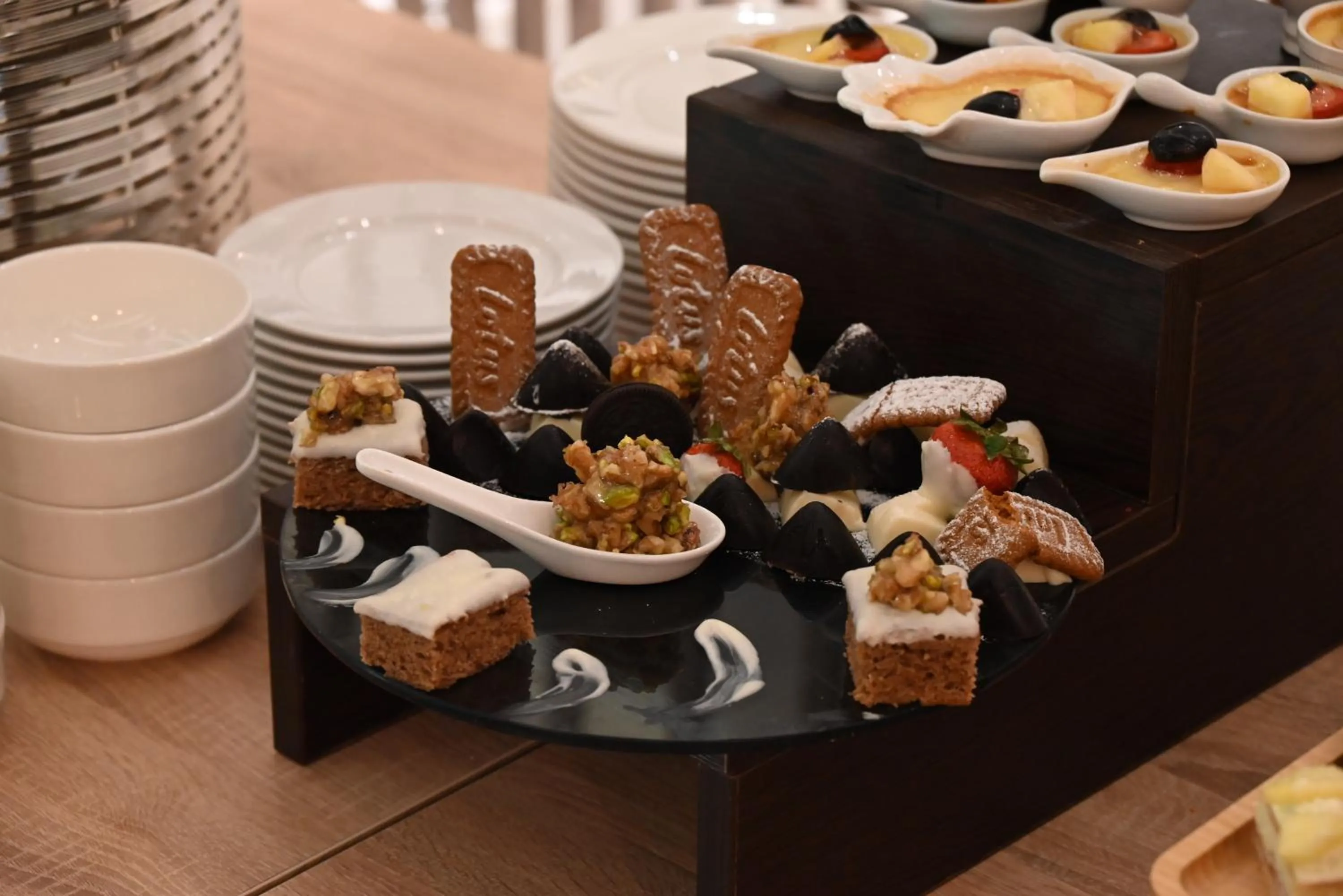 Restaurant/places to eat in Green Park Hotel