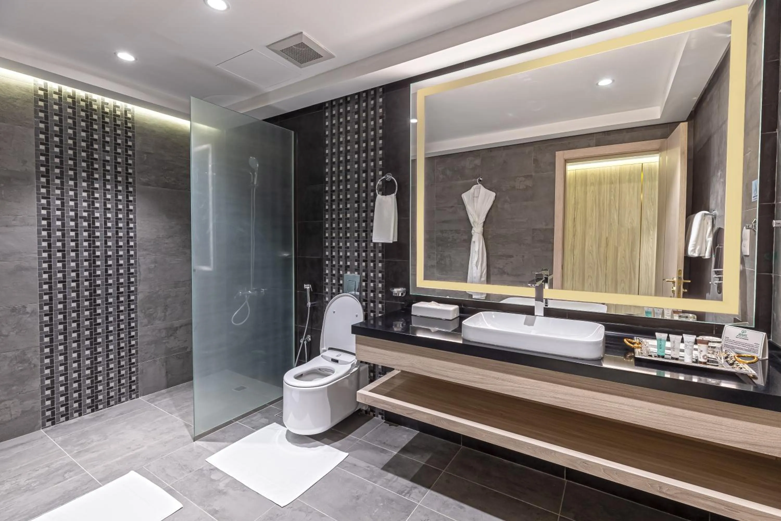 Bathroom in Green Park Hotel