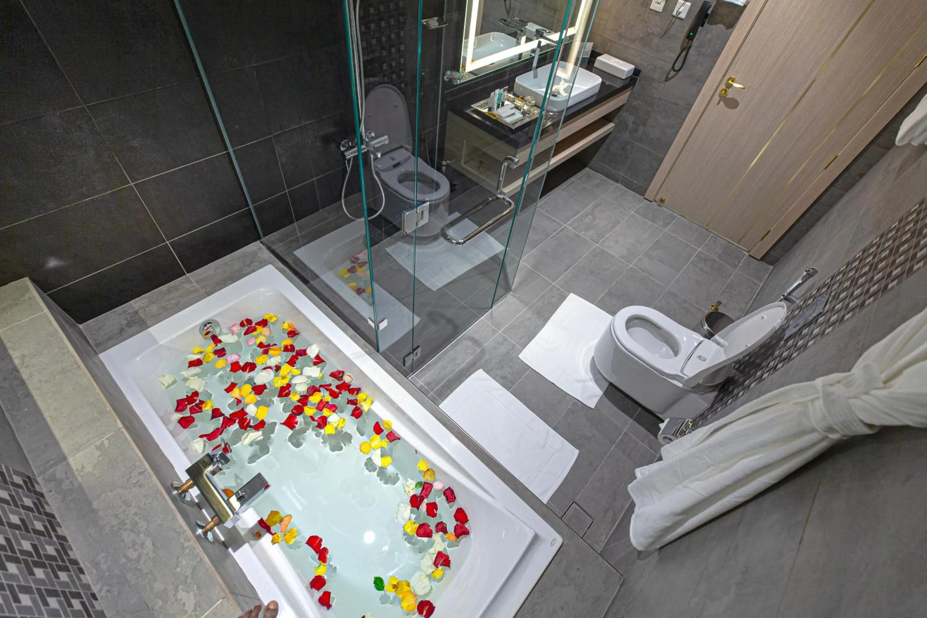 Bathroom in Green Park Hotel