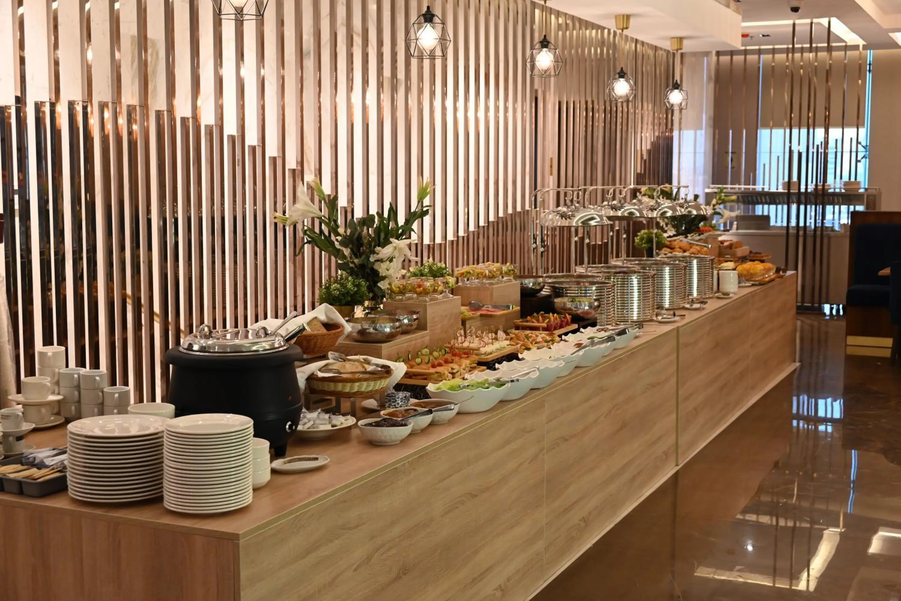 Restaurant/places to eat in Green Park Hotel