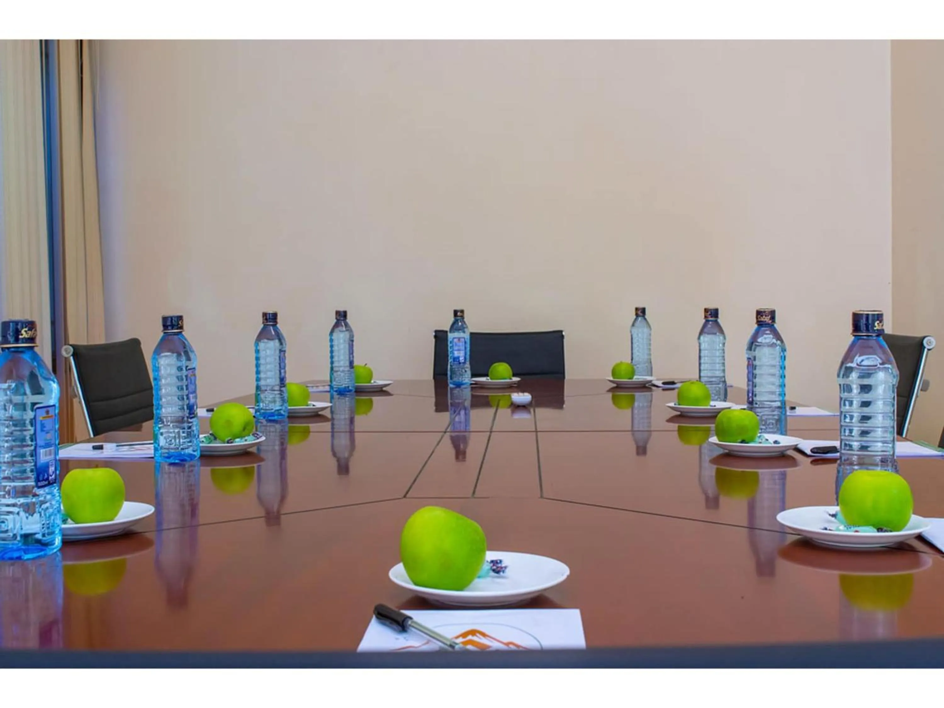 Food and drinks in Wigot Gardens Hotel