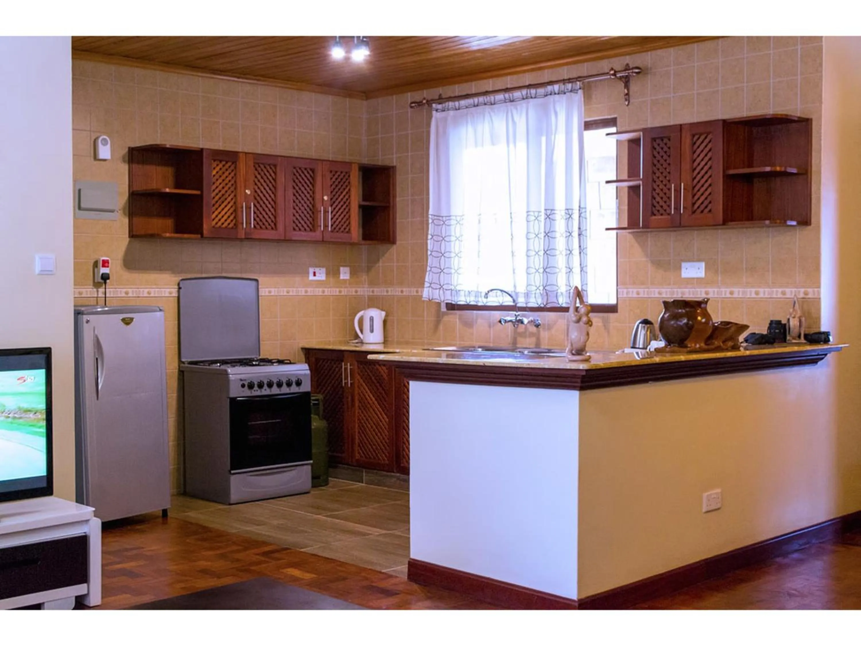 Kitchen or kitchenette in Wigot Gardens Hotel