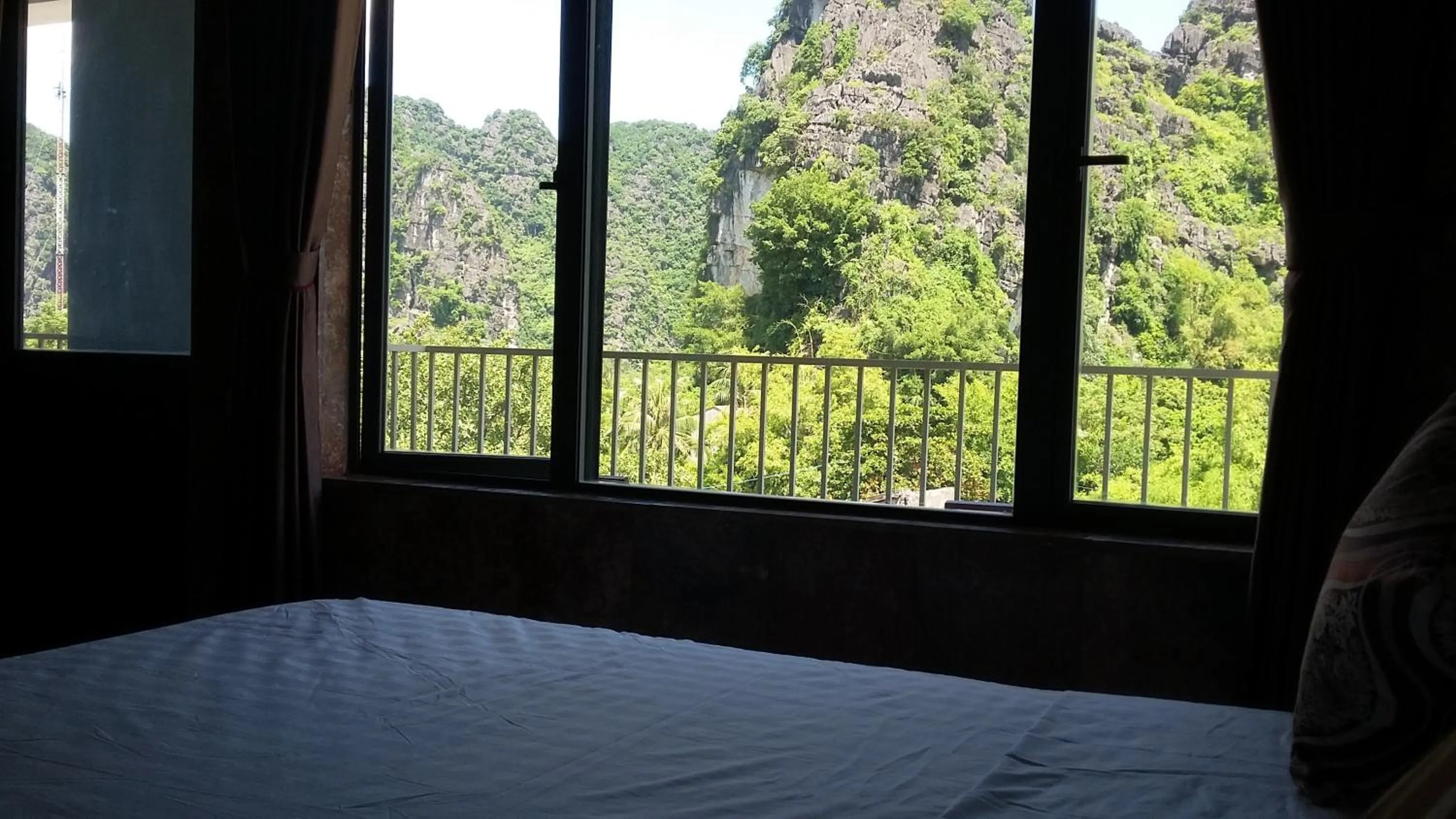 Mountain view, Bed in Limestone View Homestay