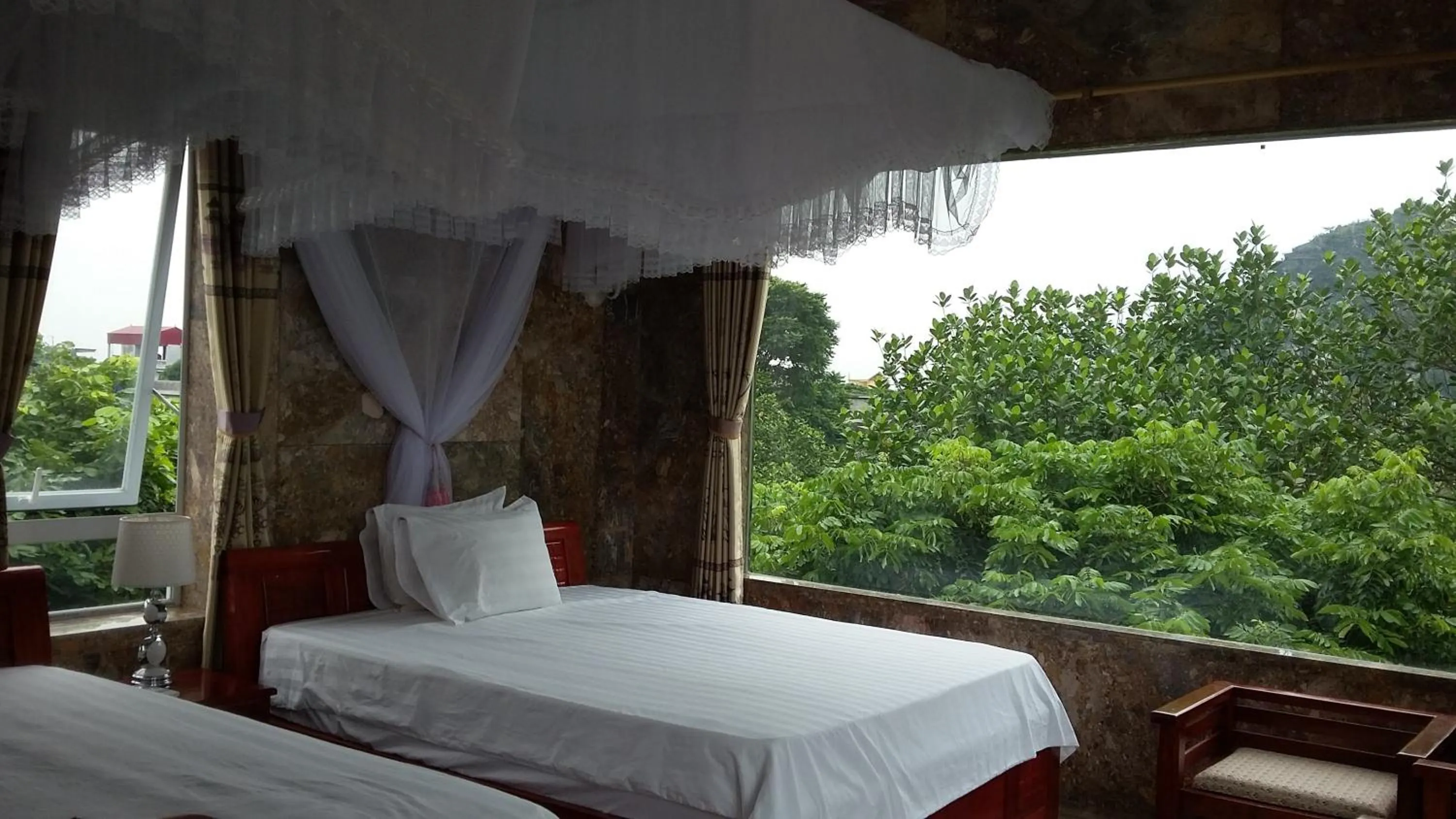 Autumn, Bed in Limestone View Homestay