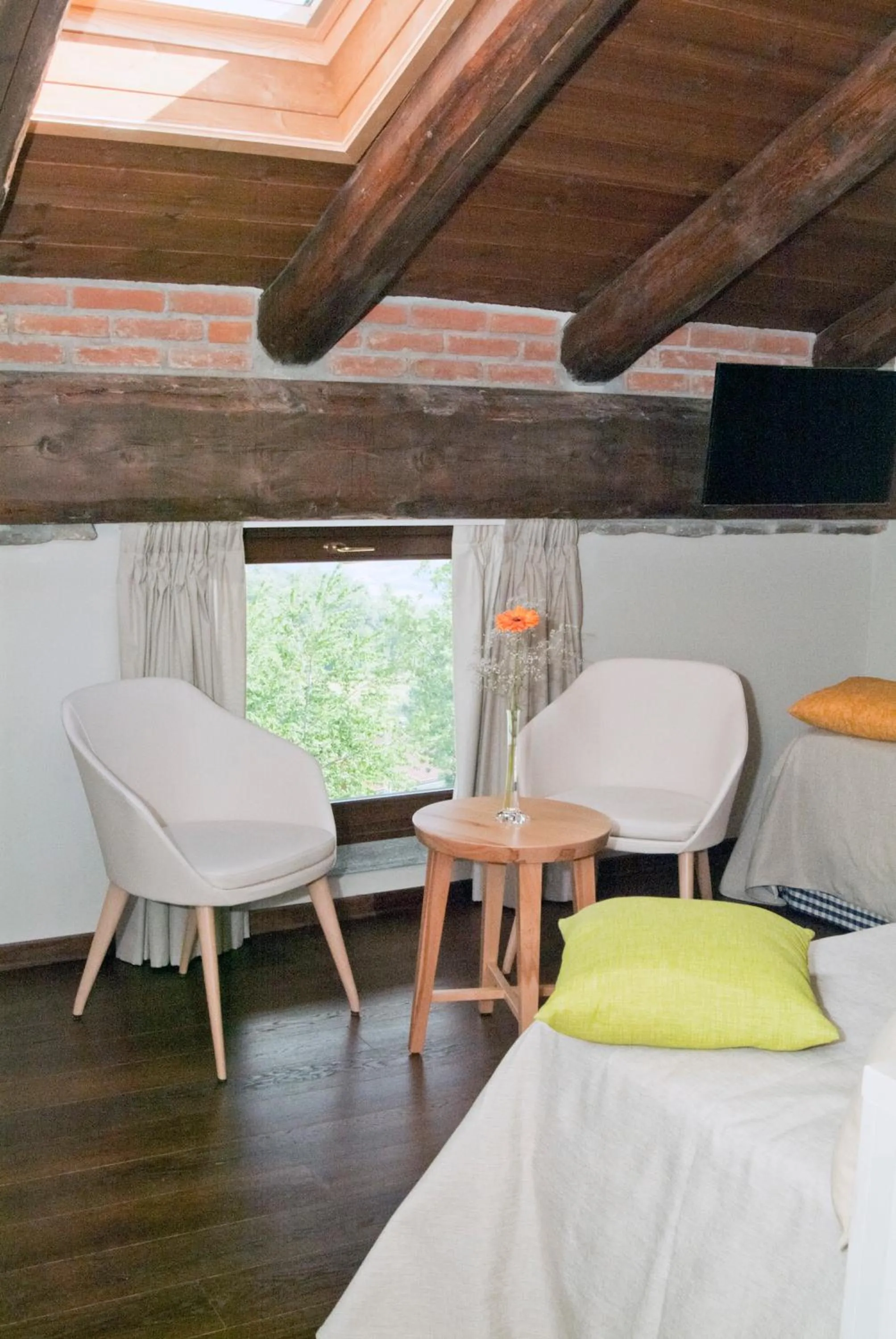 Living room, Bed in Il Falco E La Volpe