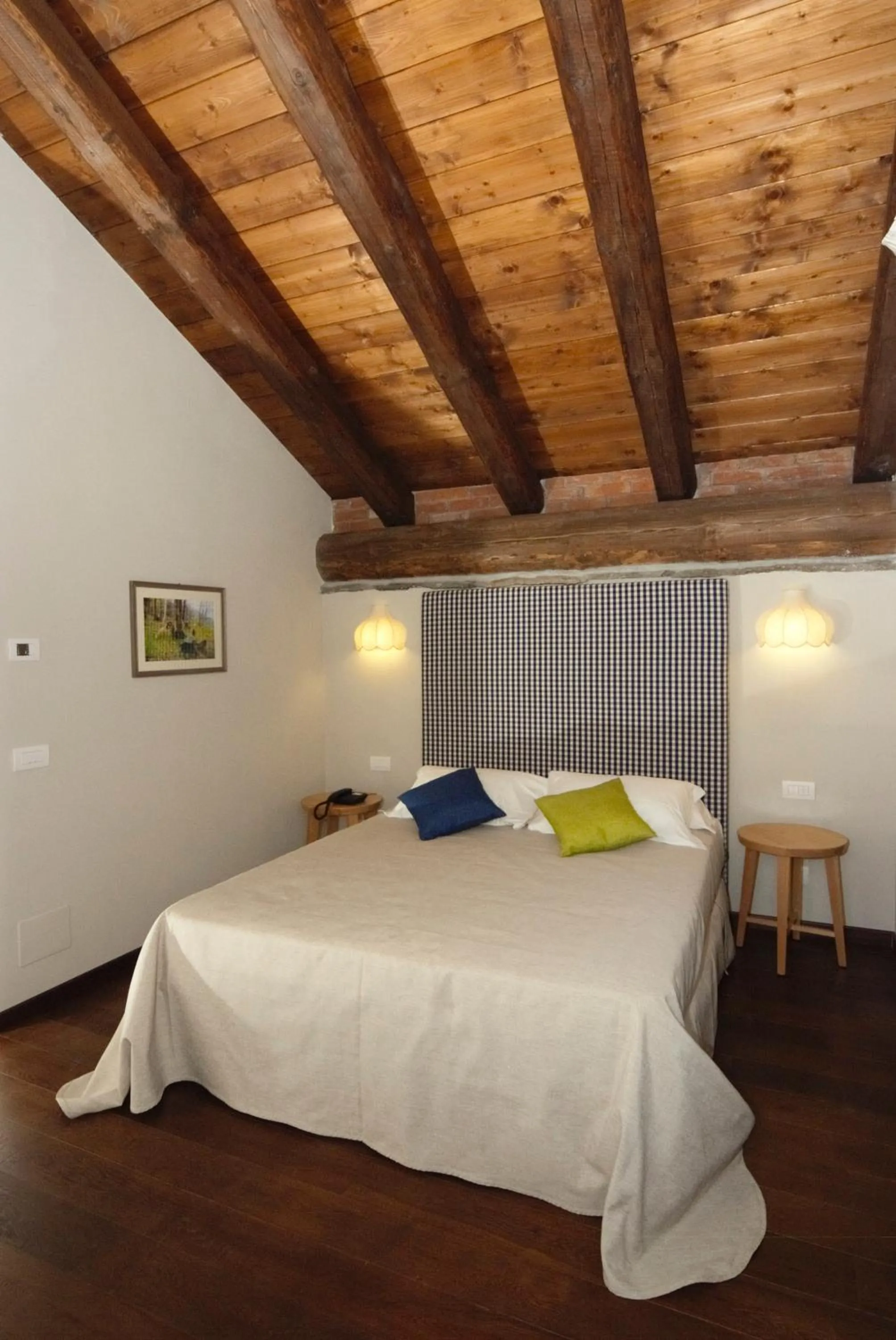 Photo of the whole room, Bed in Il Falco E La Volpe