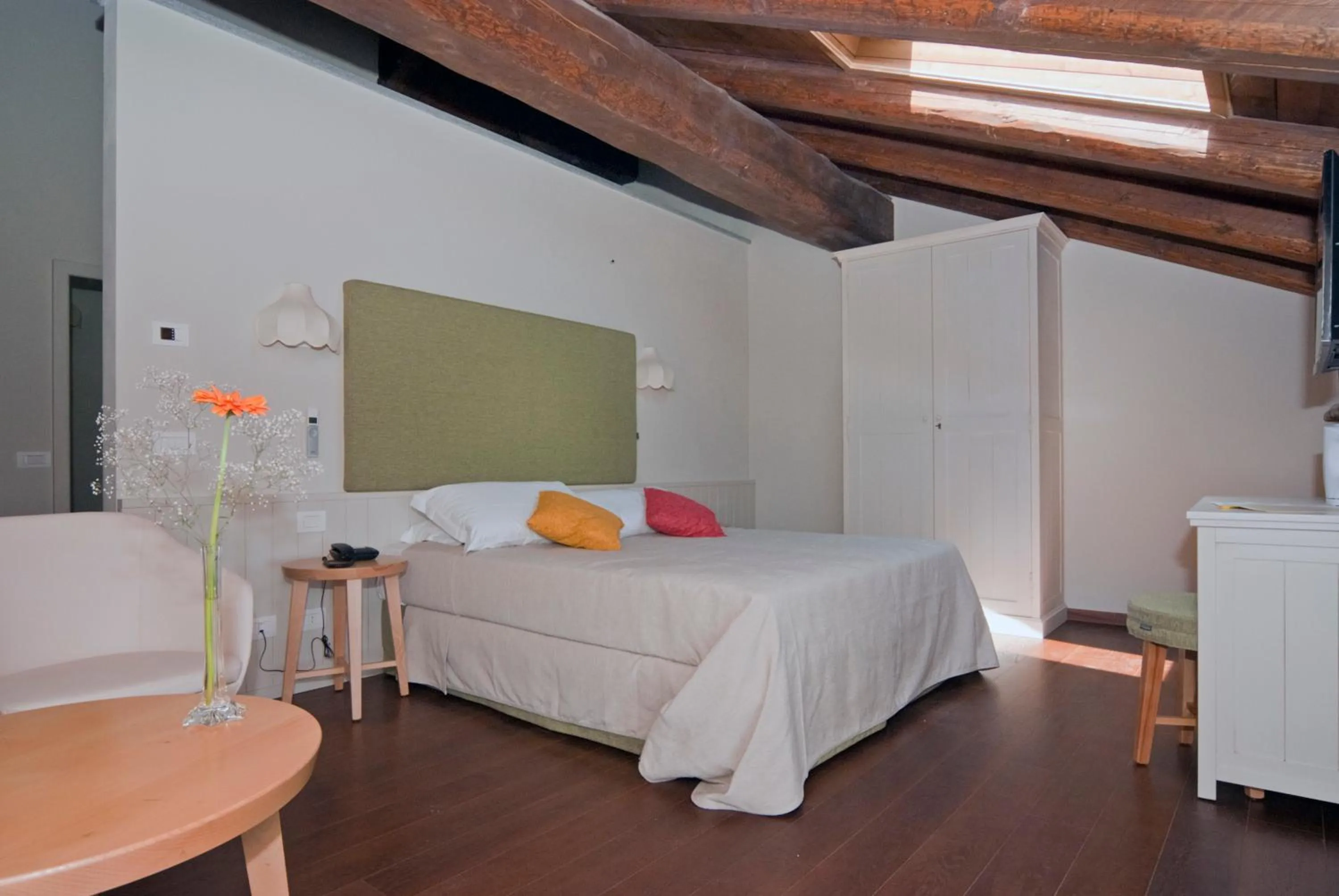 Photo of the whole room, Bed in Il Falco E La Volpe