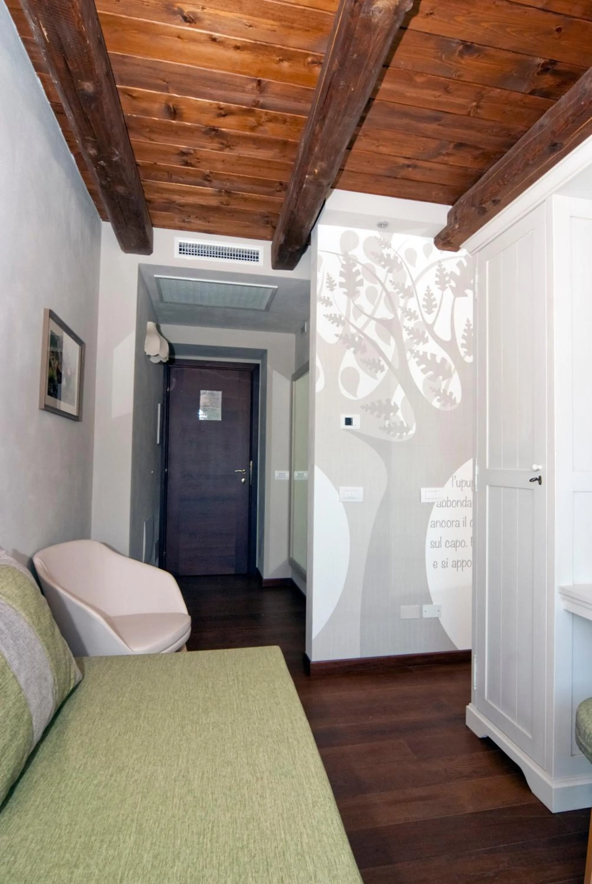 Photo of the whole room, Bed in Il Falco E La Volpe