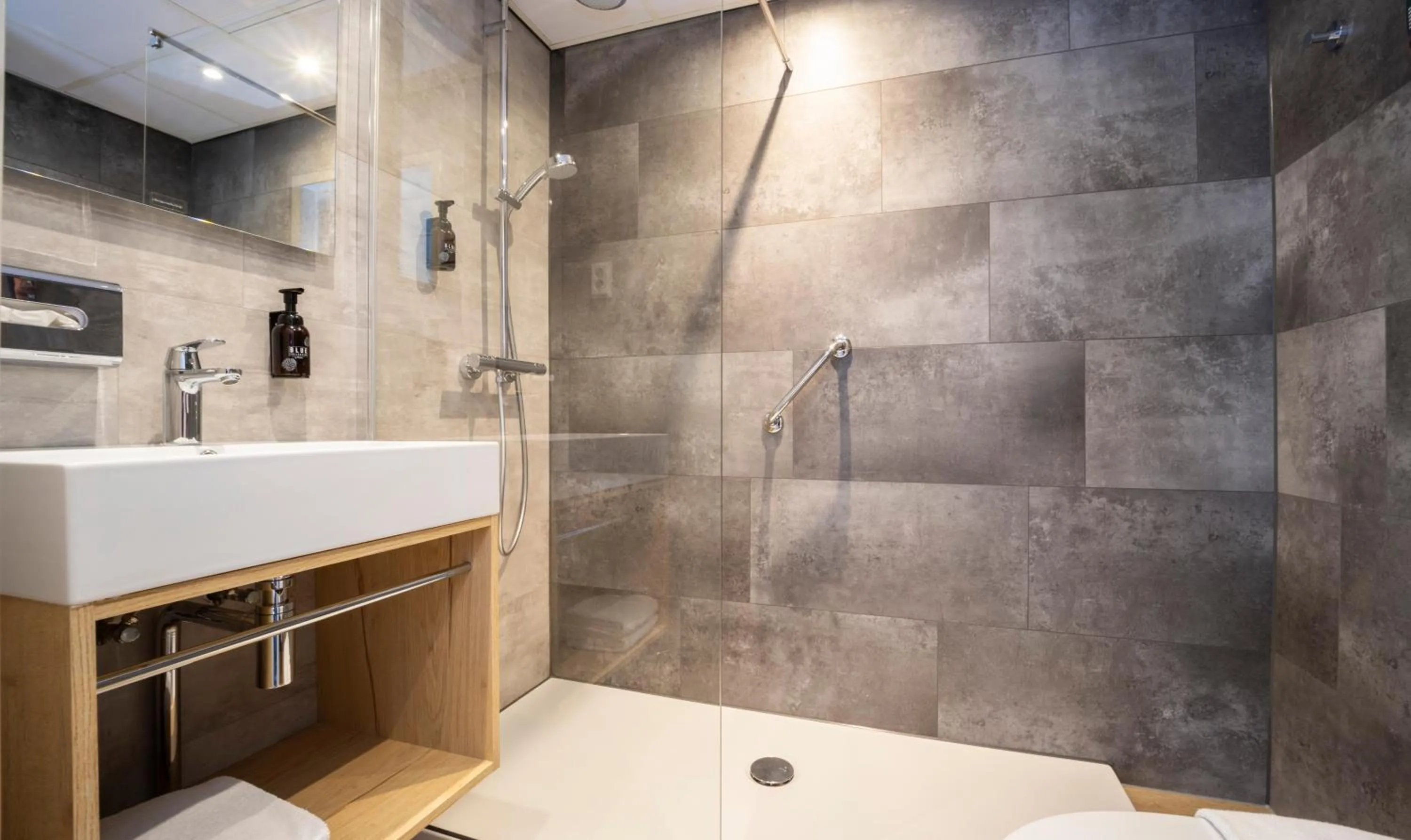 Bathroom in Fletcher Hotel Restaurant Doorwerth - Arnhem