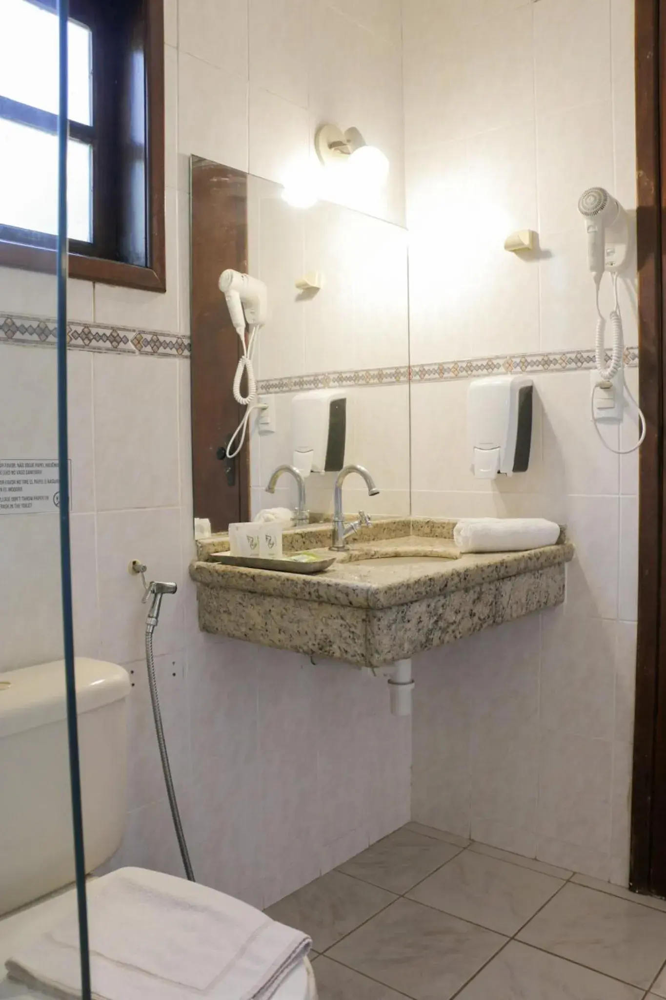 Quadruple Room in POUSADA ELOHIM DE BUZIOS Quadruple Room in POUSADA ELOHIM DE BUZIOS