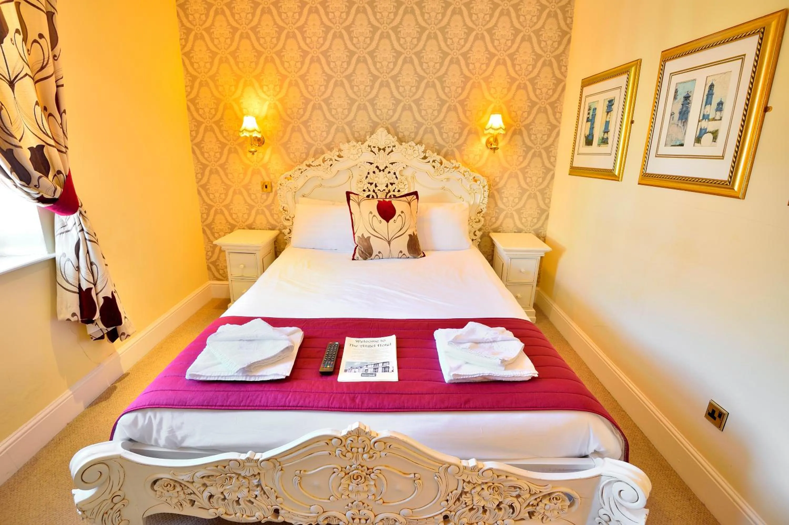 Bed in The Angel Hotel