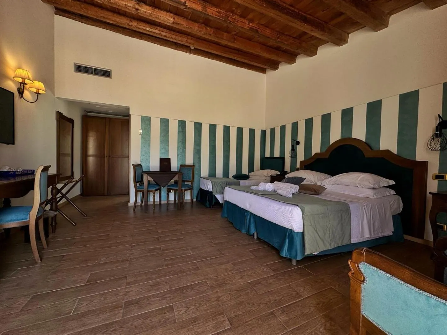 Photo of the whole room, Bed in Villa Lampedusa
