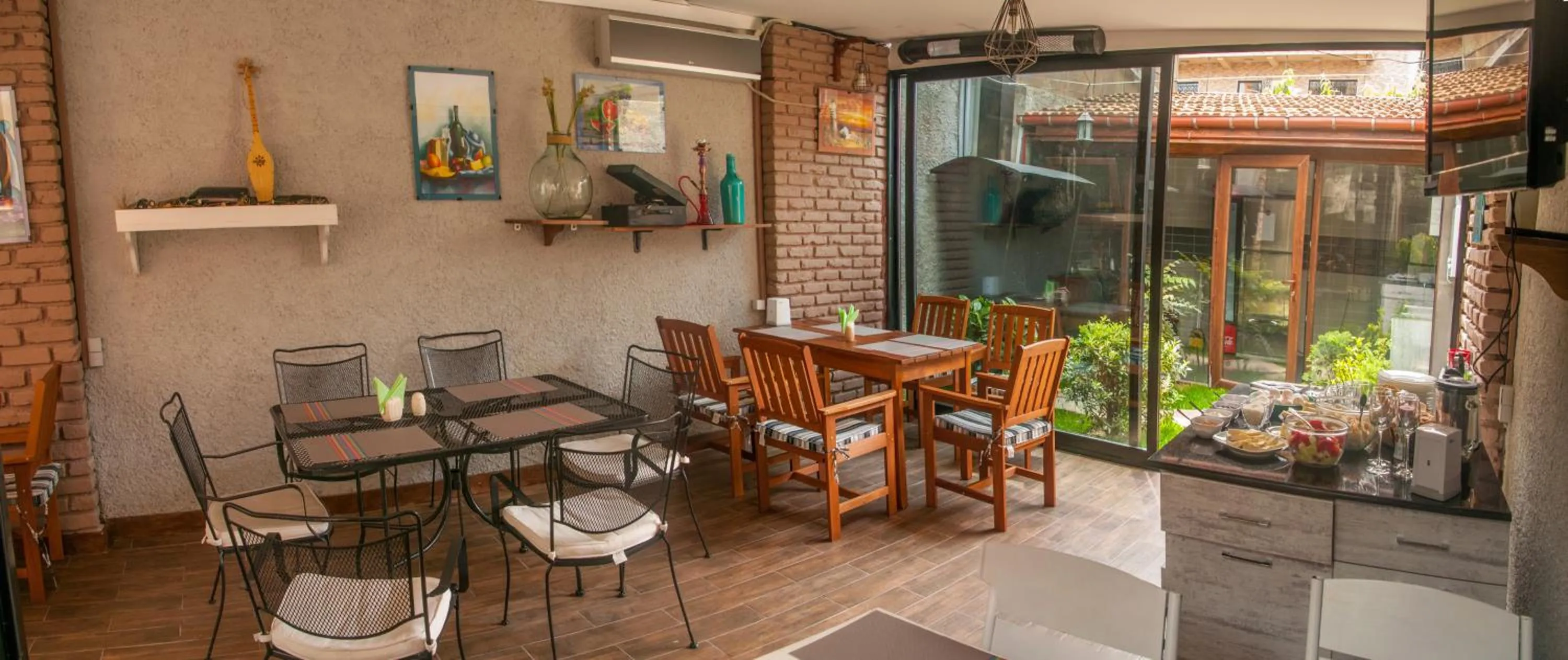 Restaurant/places to eat in Hotel Phaliashvili