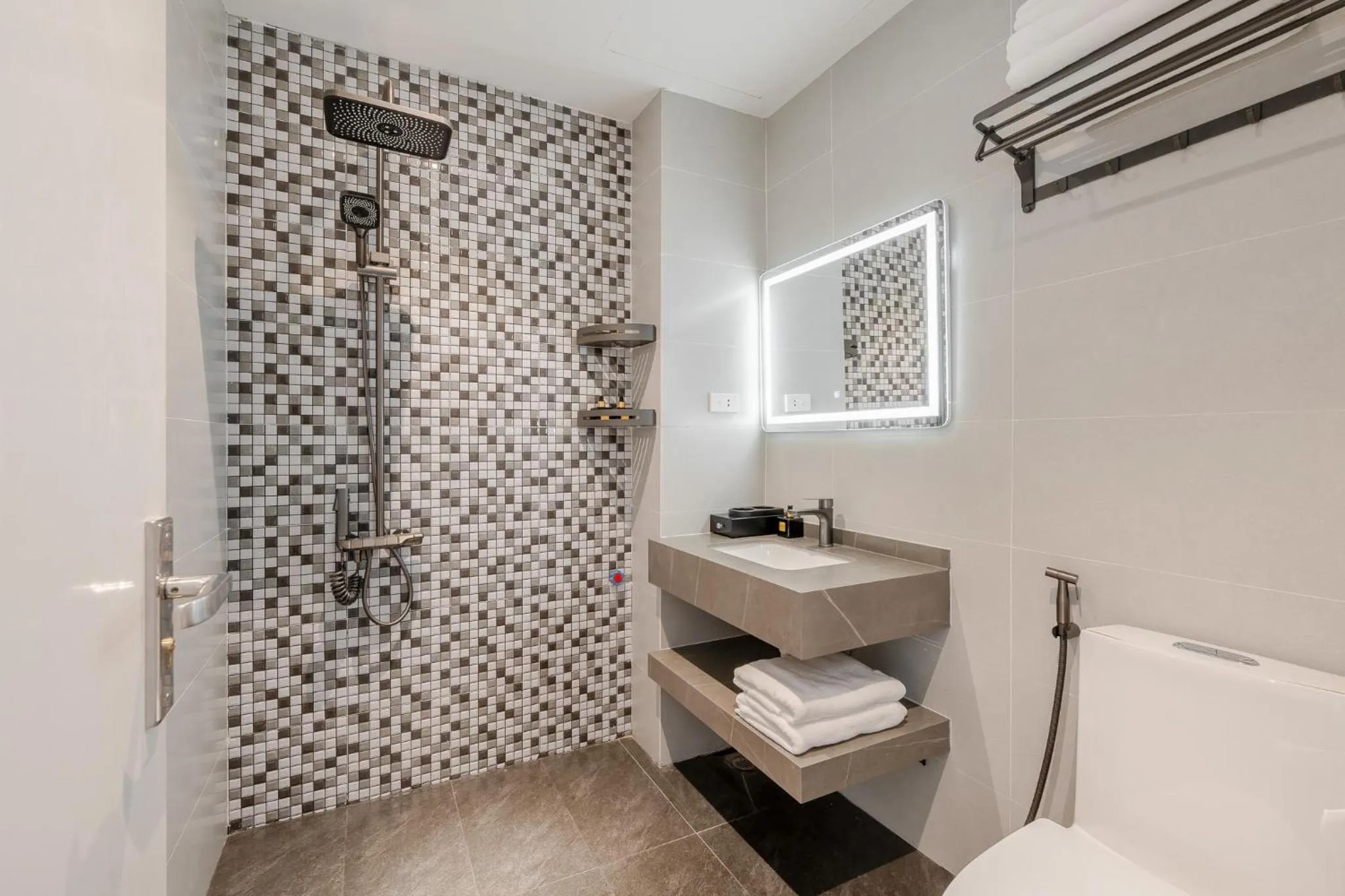 Shower in Dom's Residence Hanoi