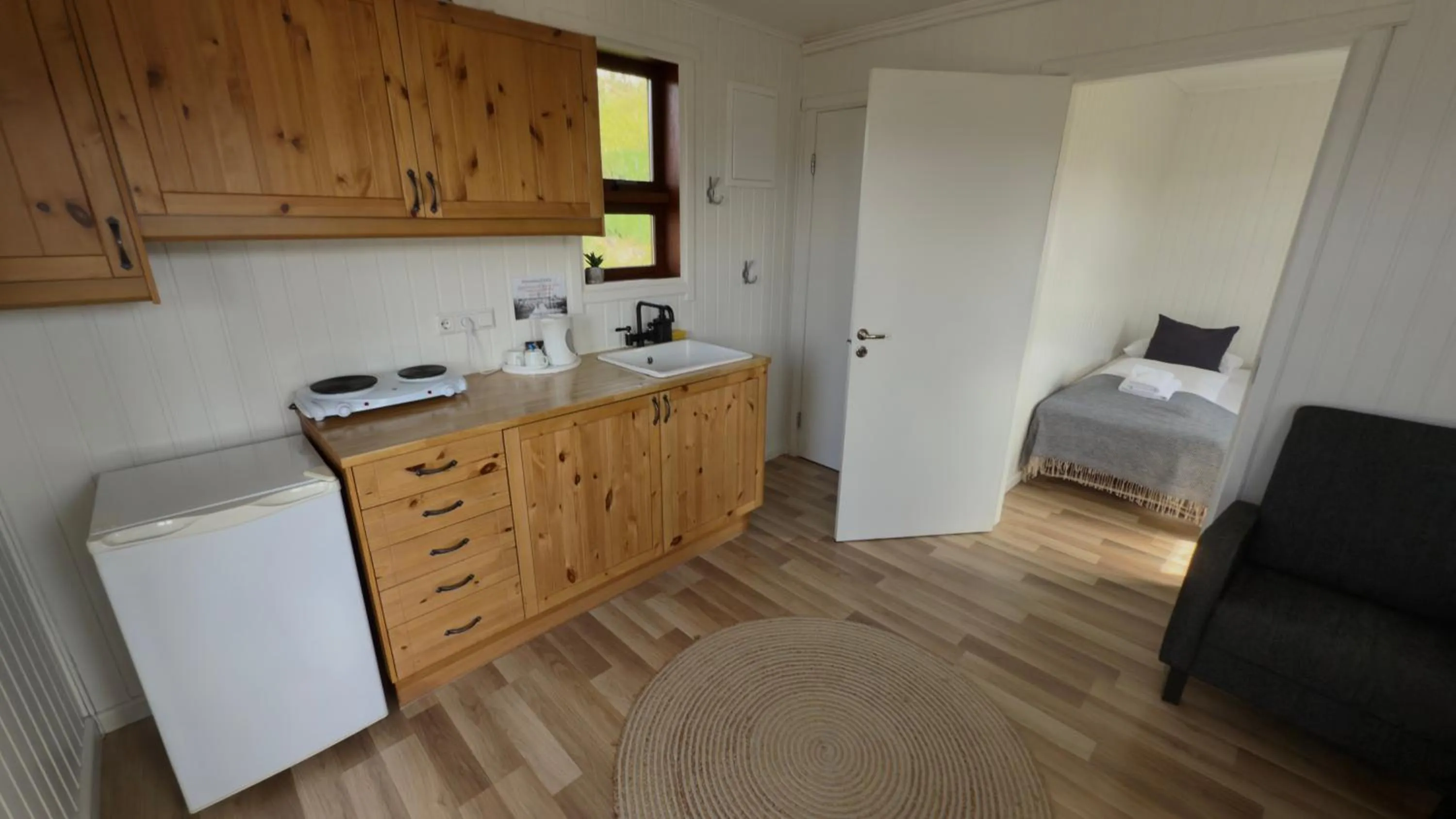 Kitchen or kitchenette, Bed in Framtid Apartments and Holiday Homes