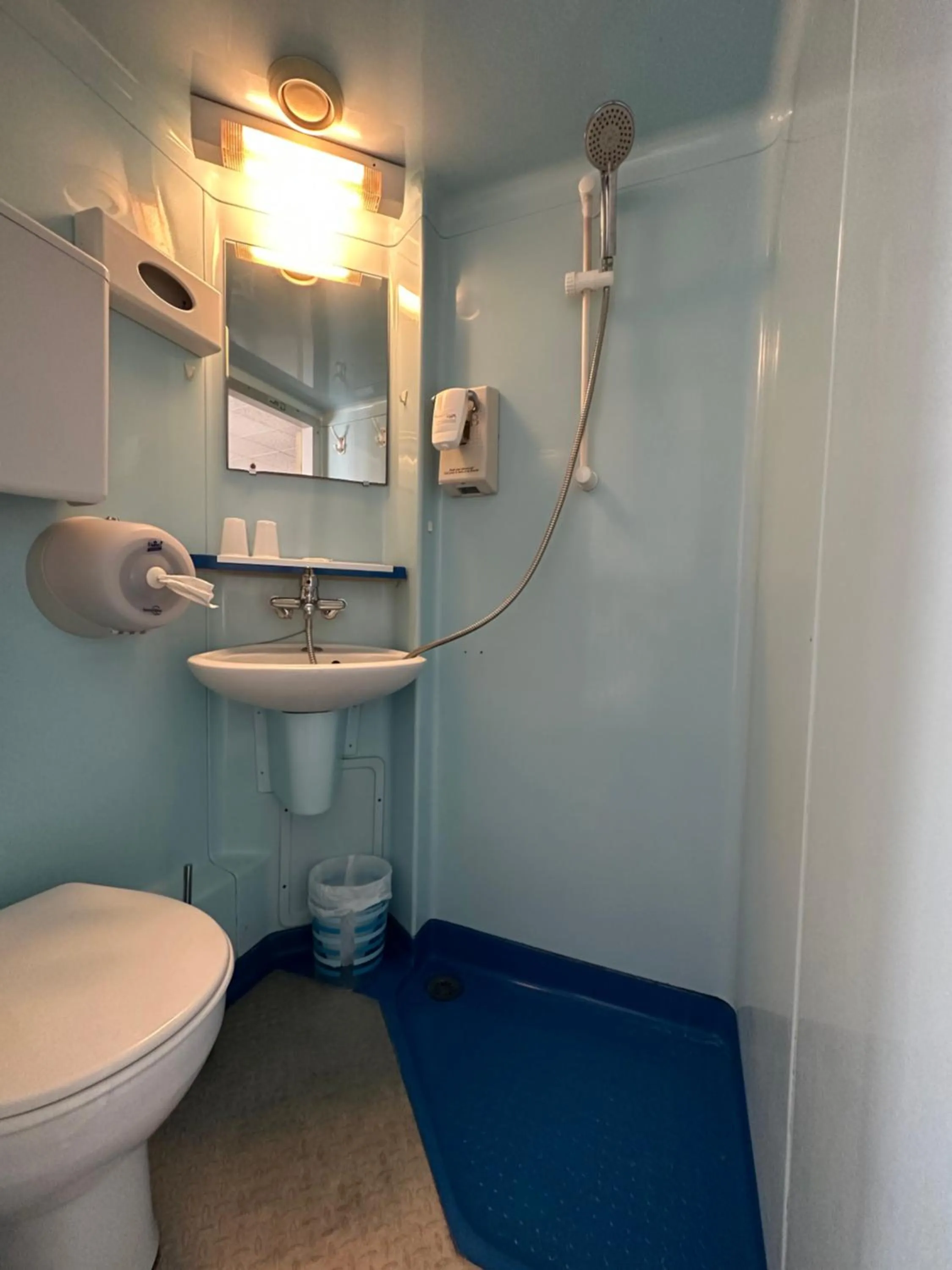 Shower in Hôtel de Nantes