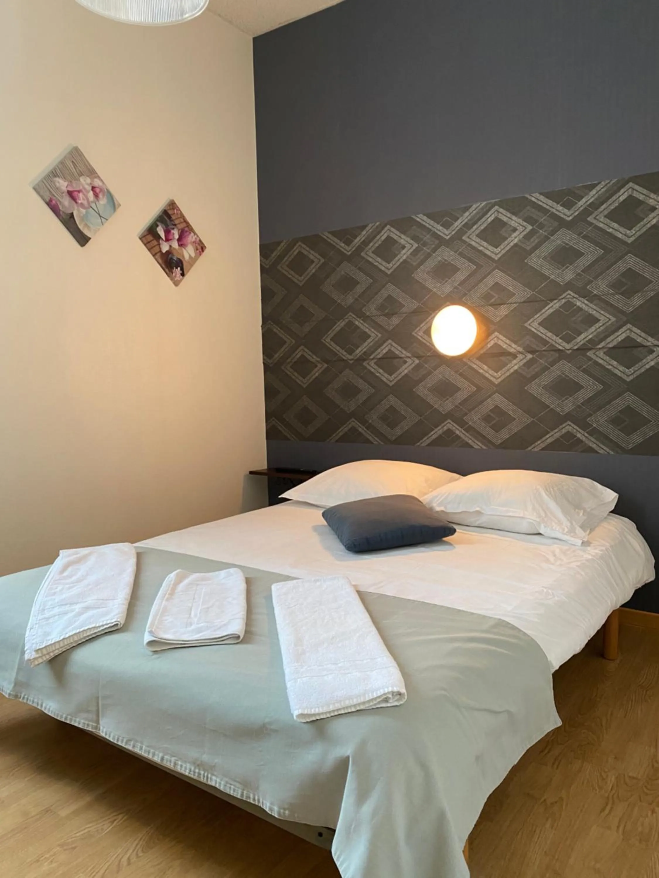 Photo of the whole room, Bed in Hôtel de Nantes