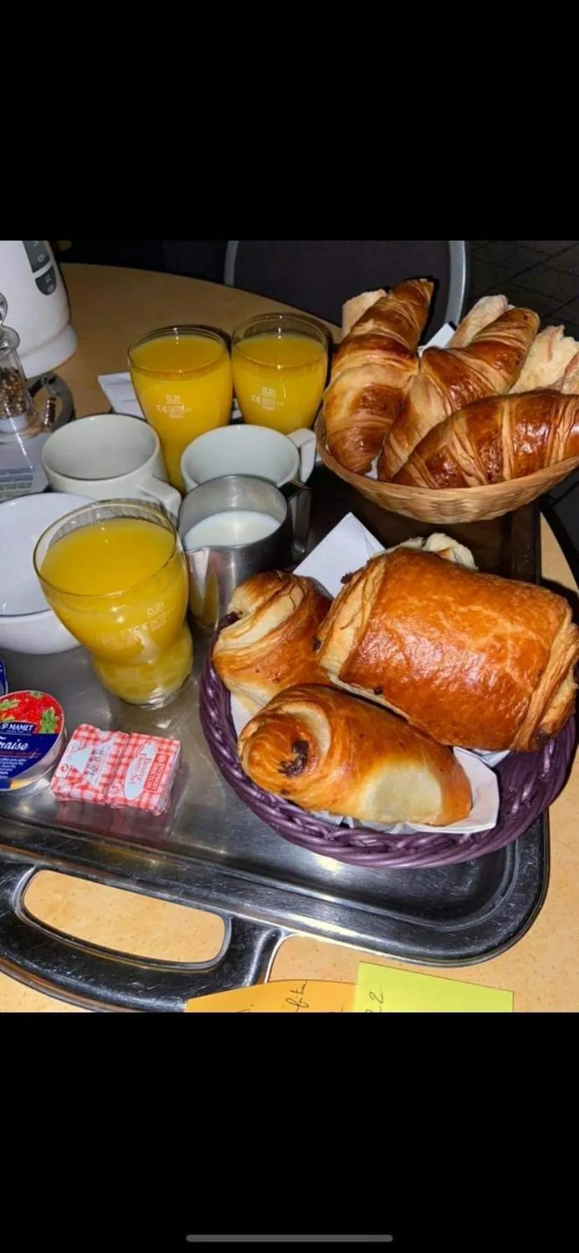 Breakfast in Hôtel de Nantes