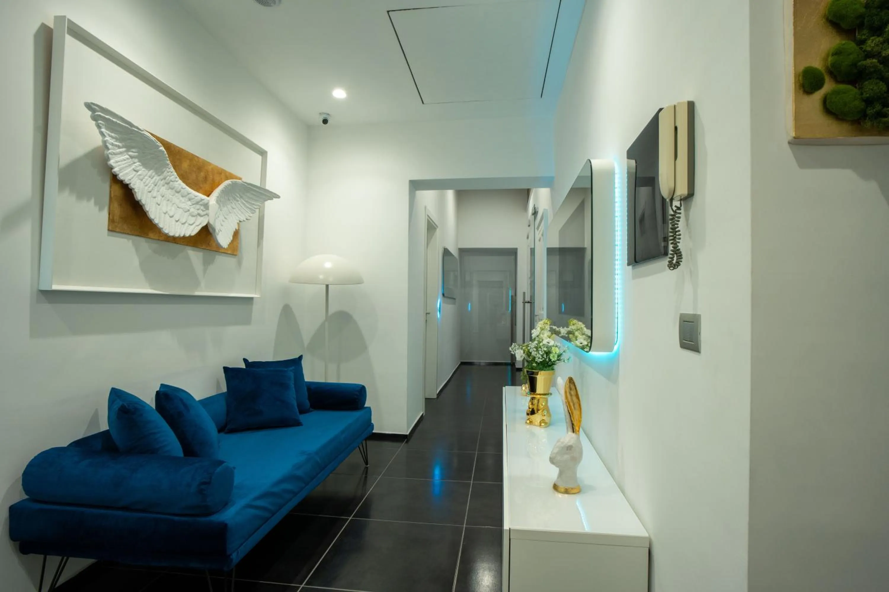 Decorative detail in Skyhouse Chiatamone