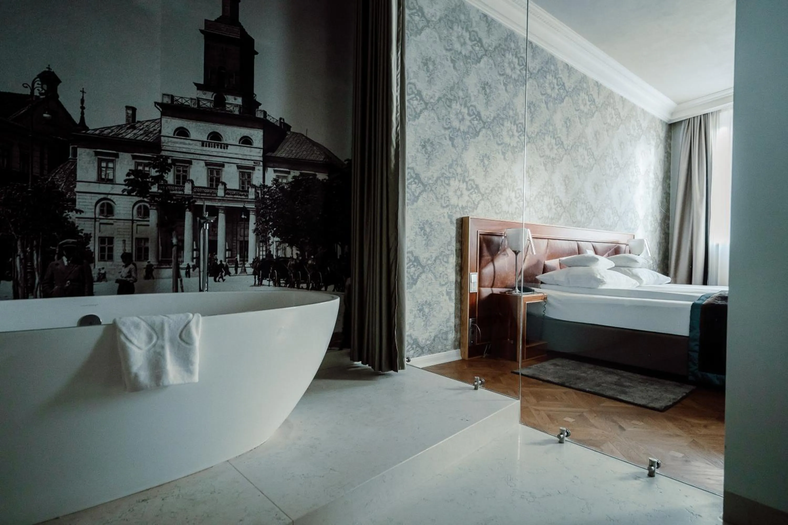 Bathroom, Bed in Hotel Alter
