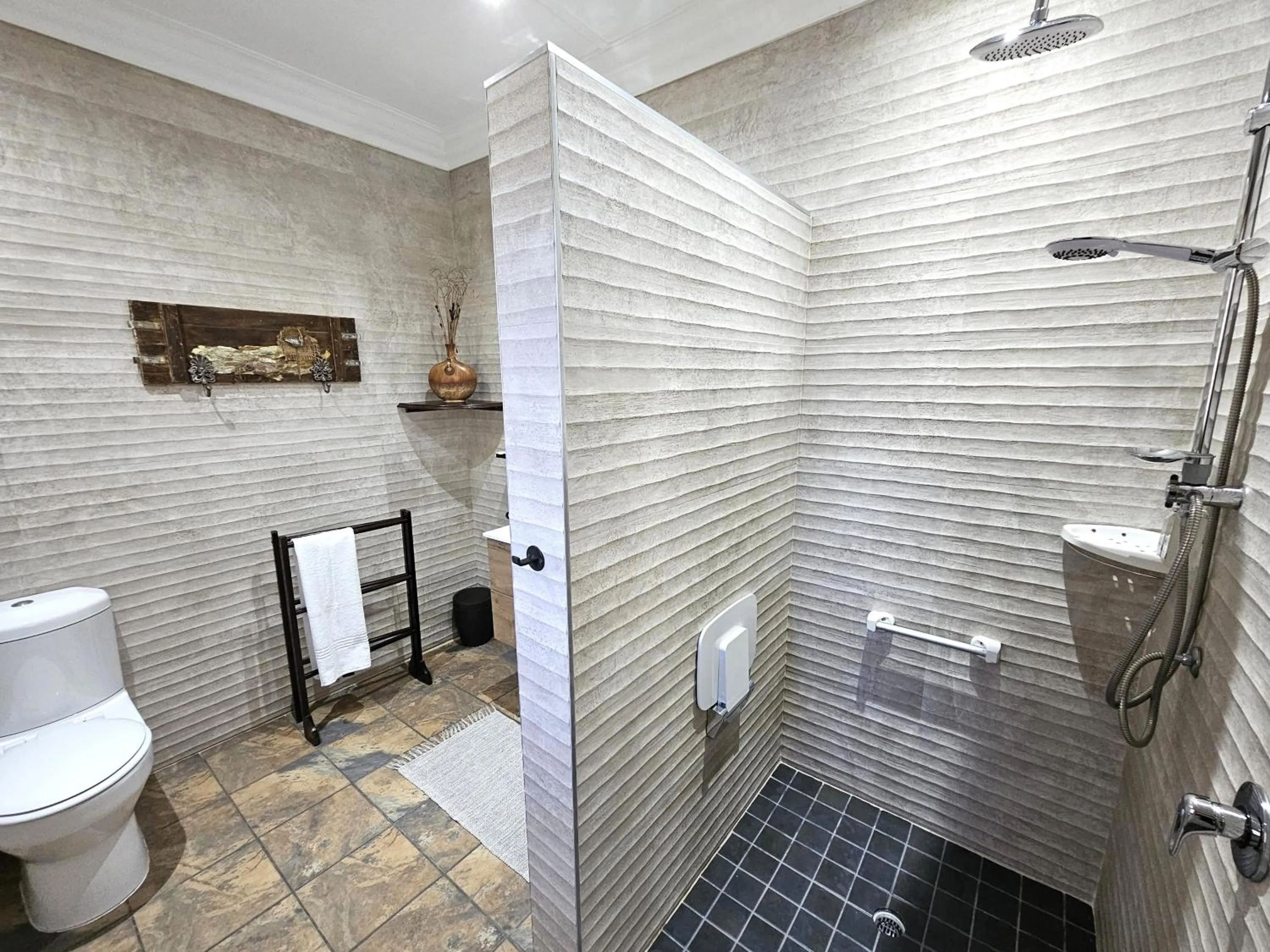 Shower in Leopard Corner Lodge