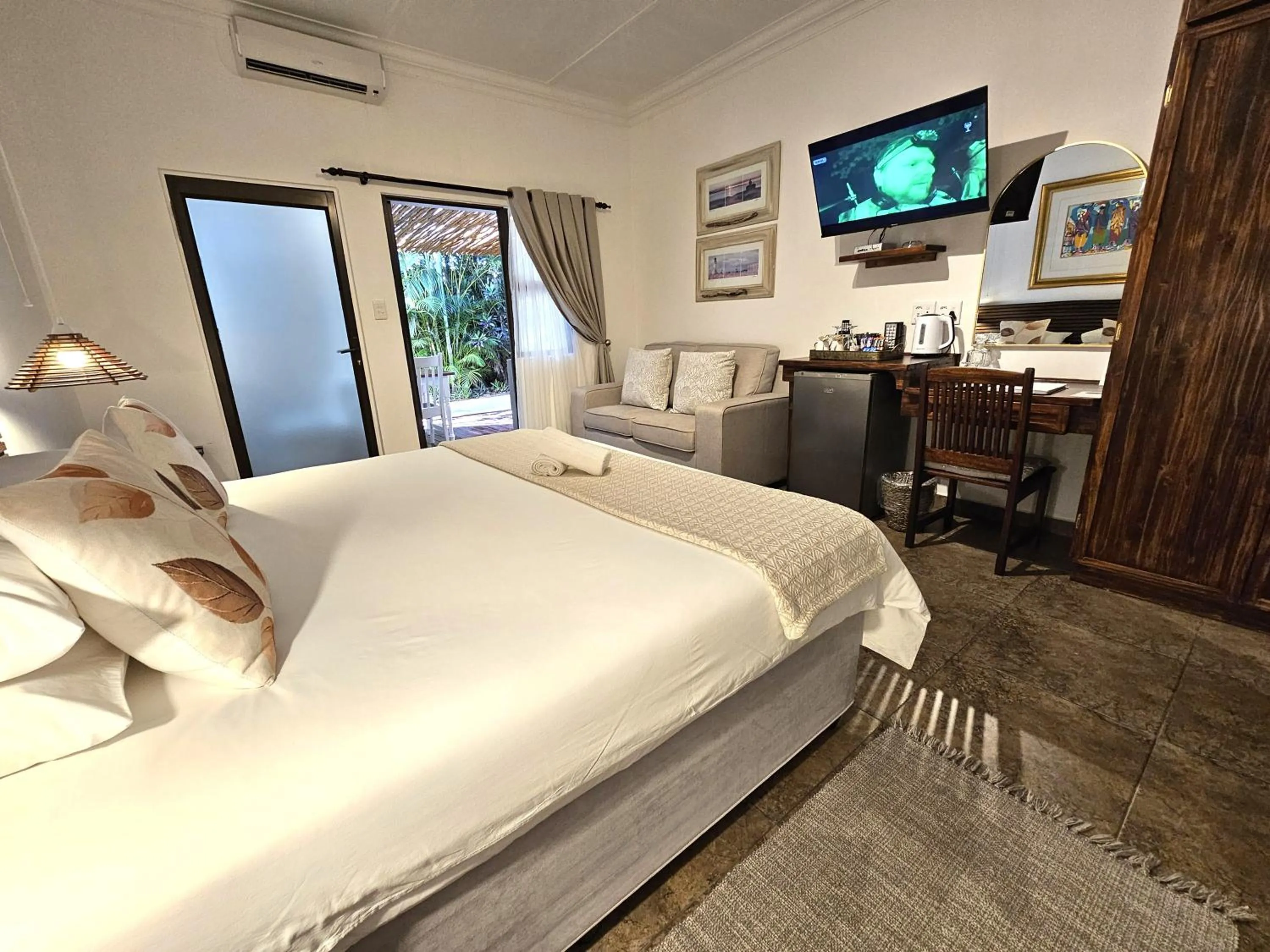 TV and multimedia, Bed in Leopard Corner Lodge