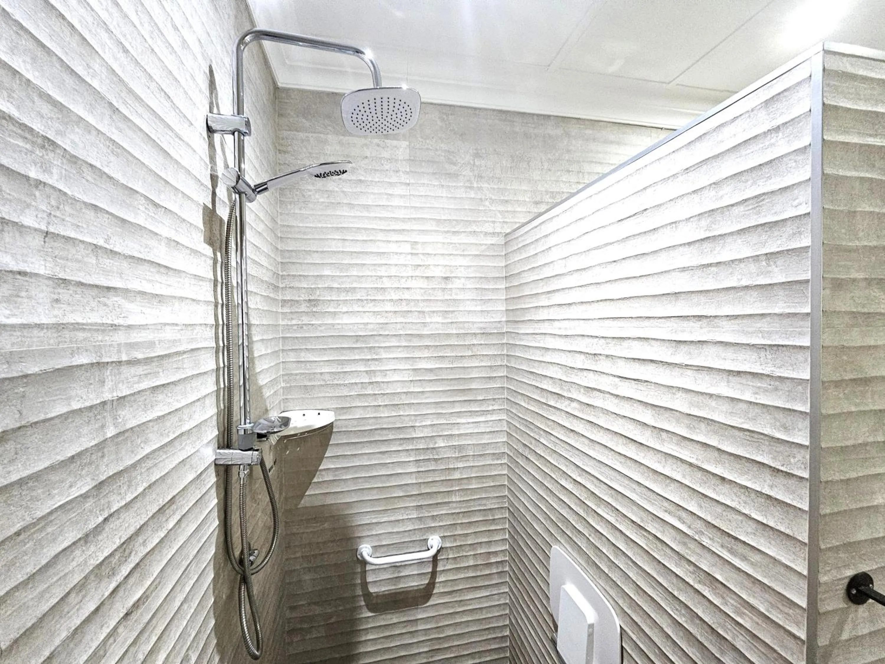 Shower in Leopard Corner Lodge