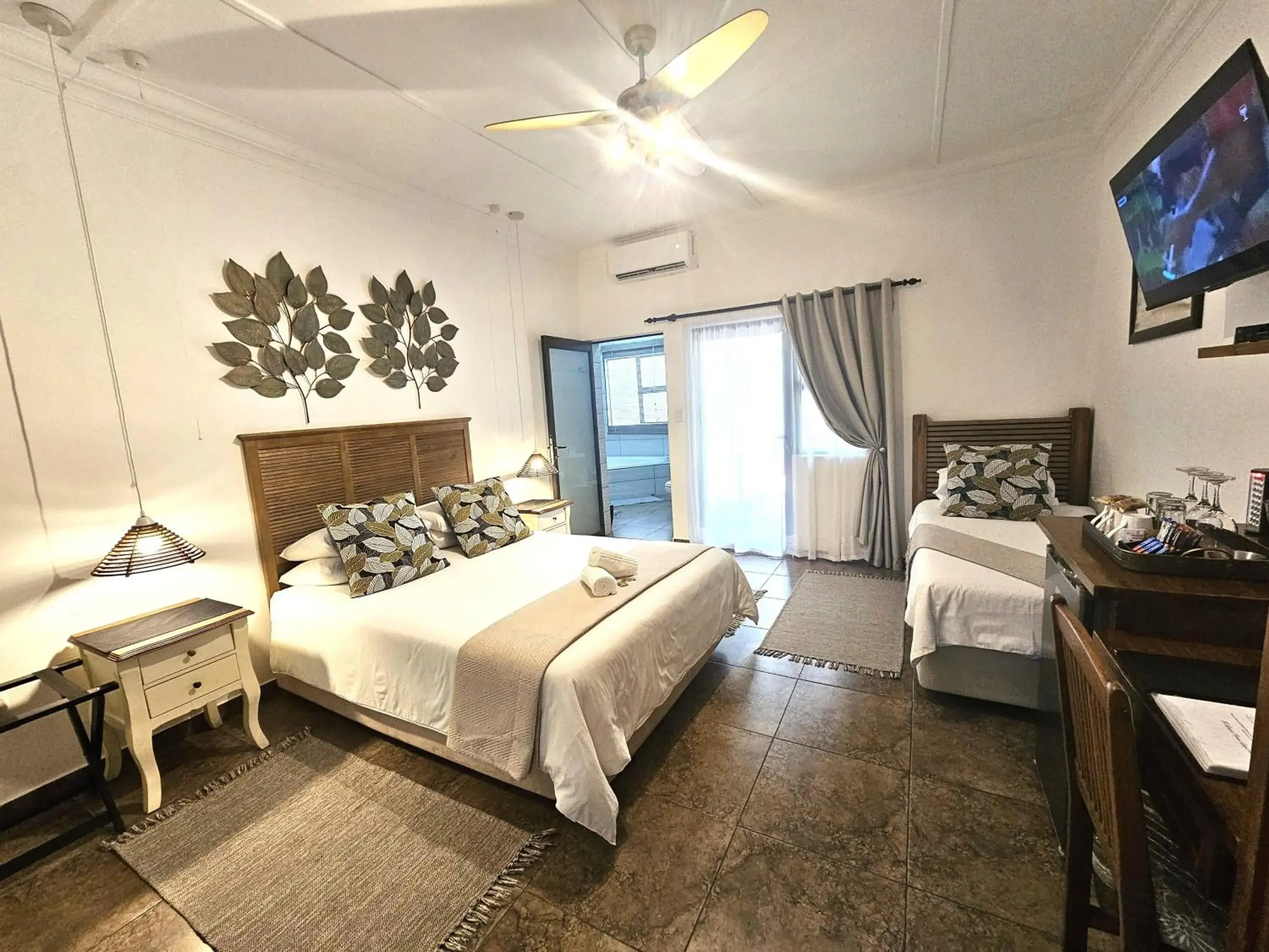 Deluxe Queen Garden View Room with Patio & Spa Bath - single occupancy in Leopard Corner Lodge Deluxe Queen Garden View Room with Patio & Spa Bath - single occupancy in Leopard Corner Lodge