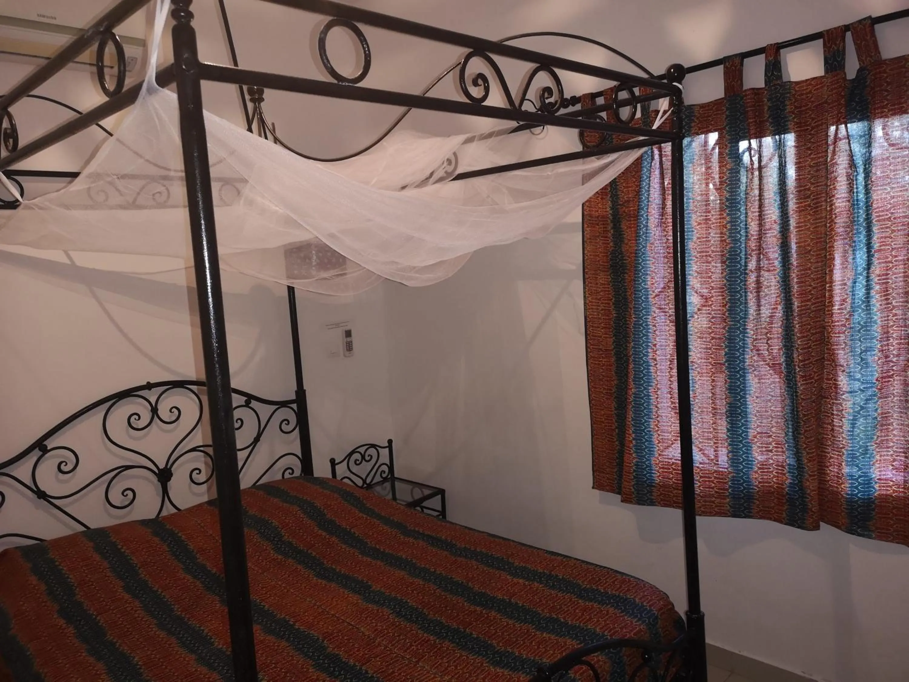Photo of the whole room, Bed in Keur Baboune