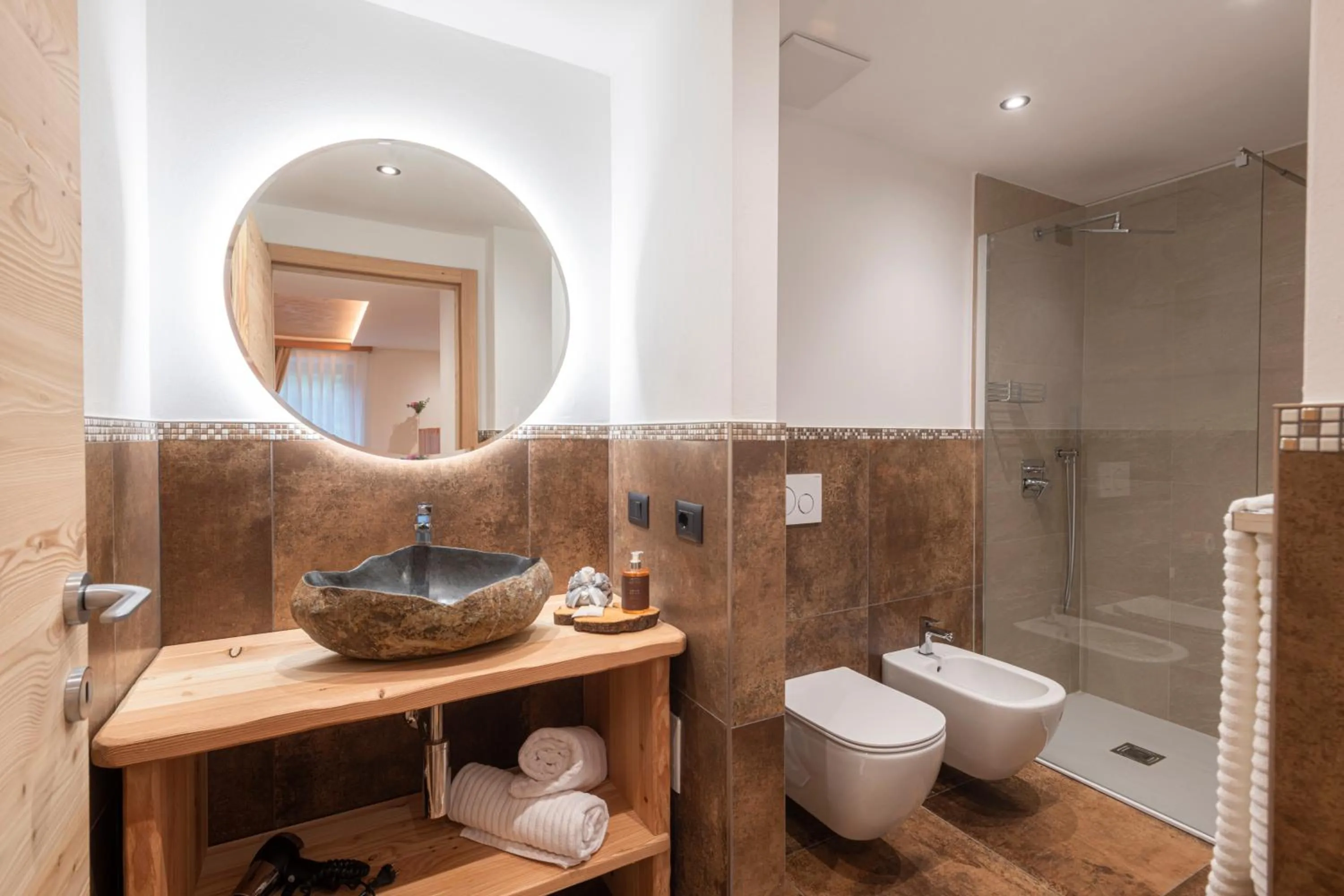 Shower in Baita Velon