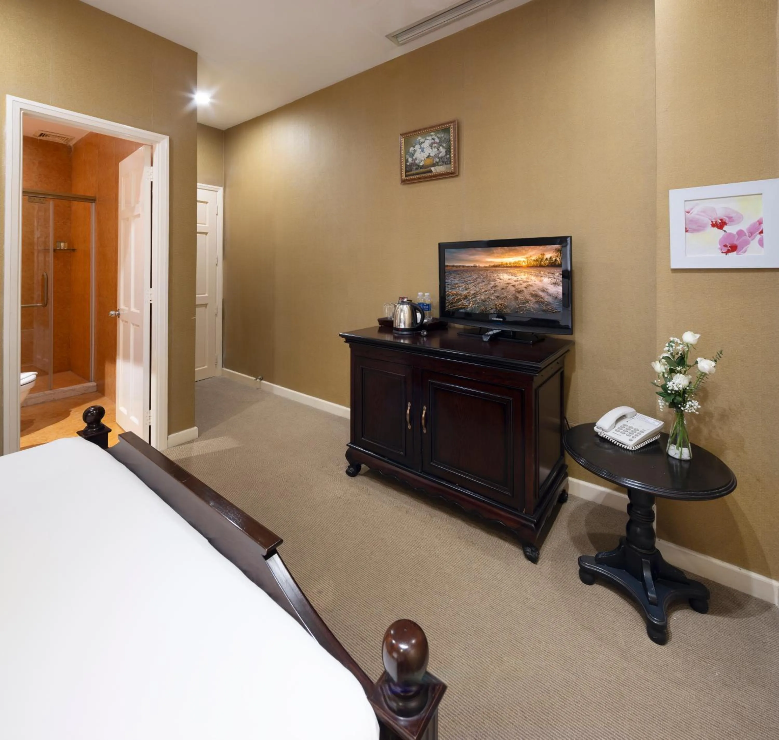 Photo of the whole room, Bed in Hidden Mansions Saigon Resort