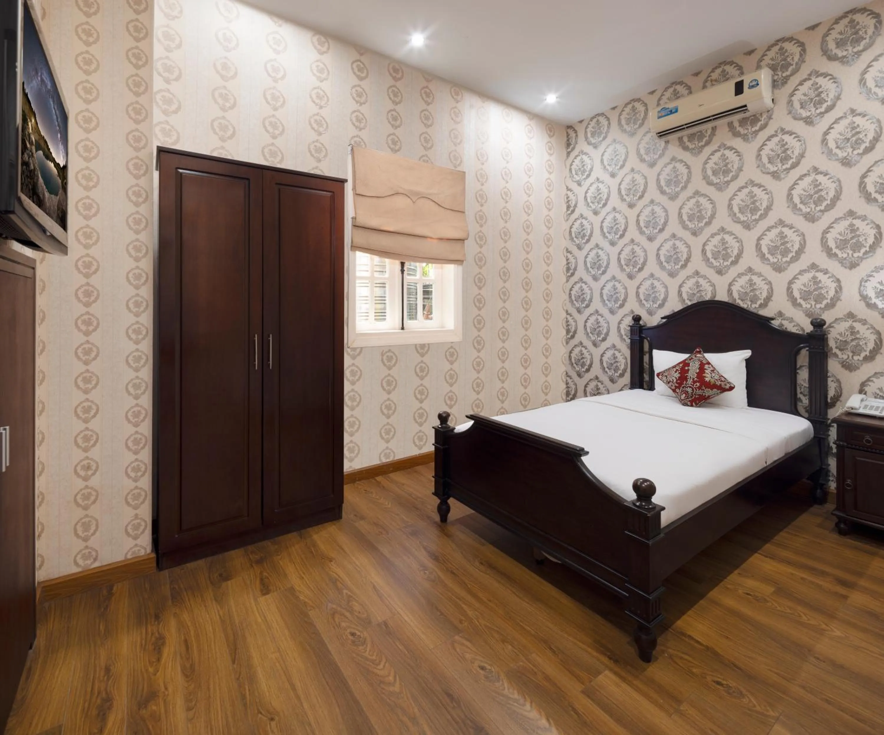 Bedroom, Bed in Hidden Mansions Saigon Resort