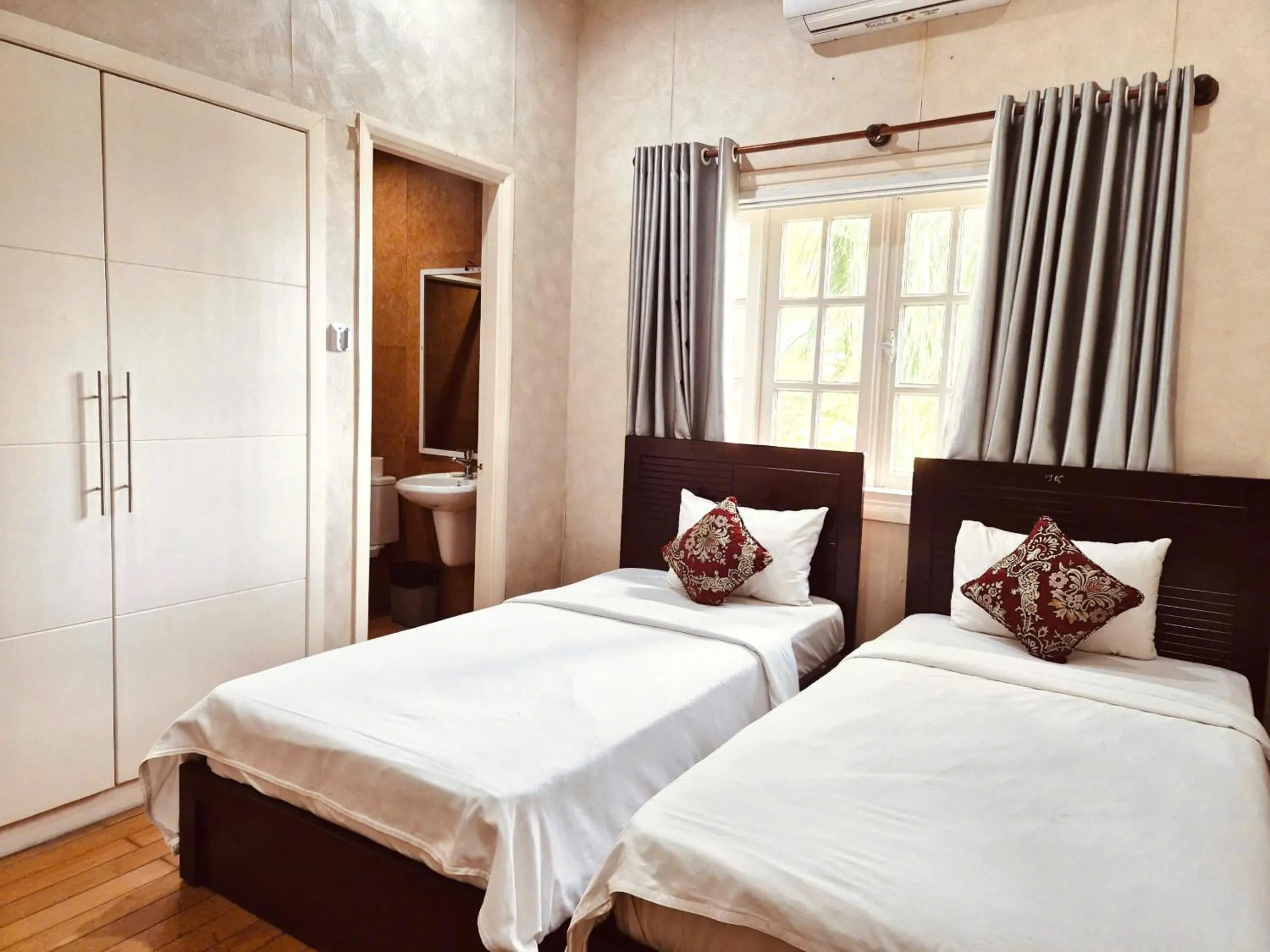 Bedroom, Bed in Hidden Mansions Saigon Resort