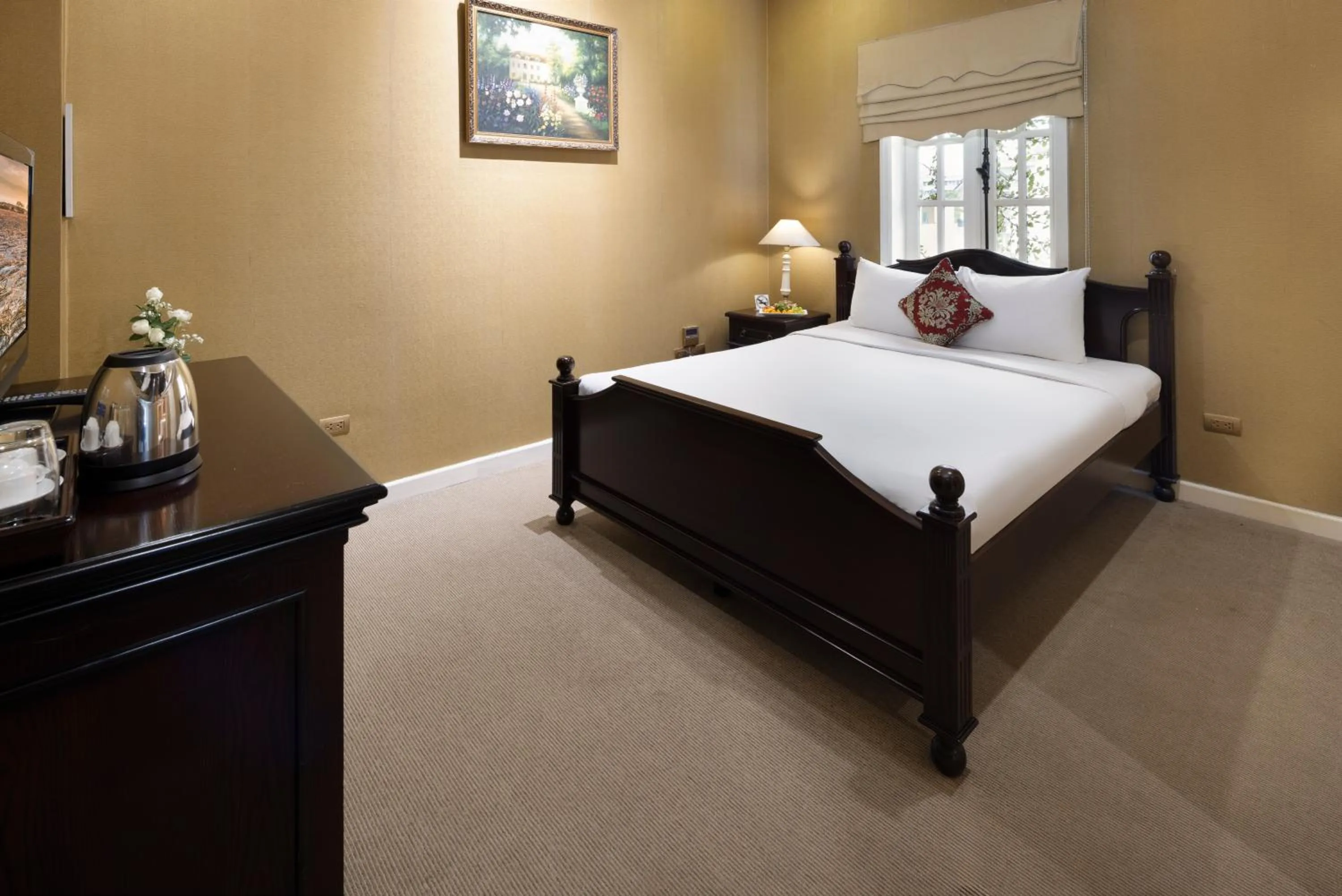 Photo of the whole room, Bed in Hidden Mansions Saigon Resort