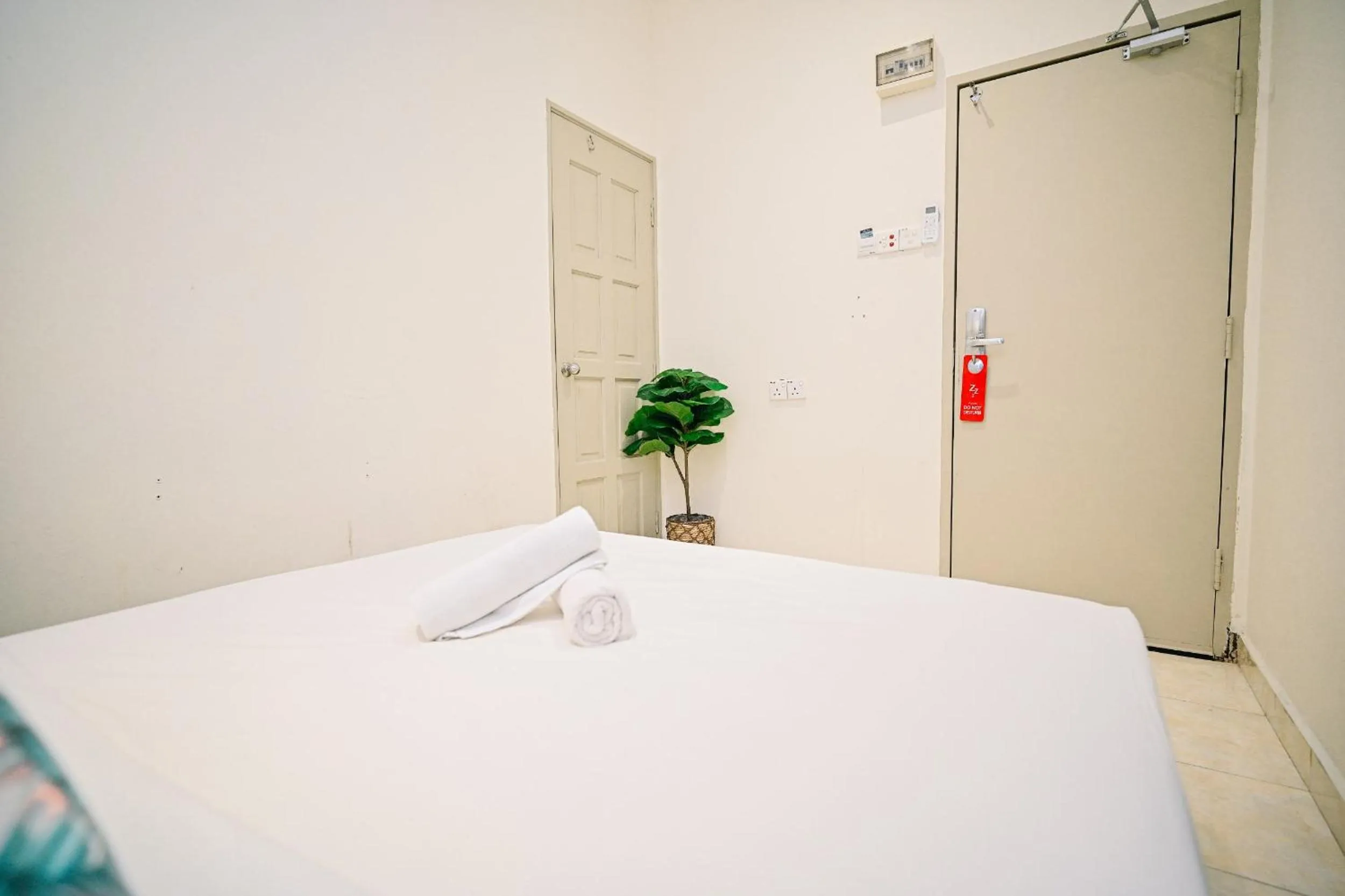 Bed in Swing & Pillows - KL Sri Petaling