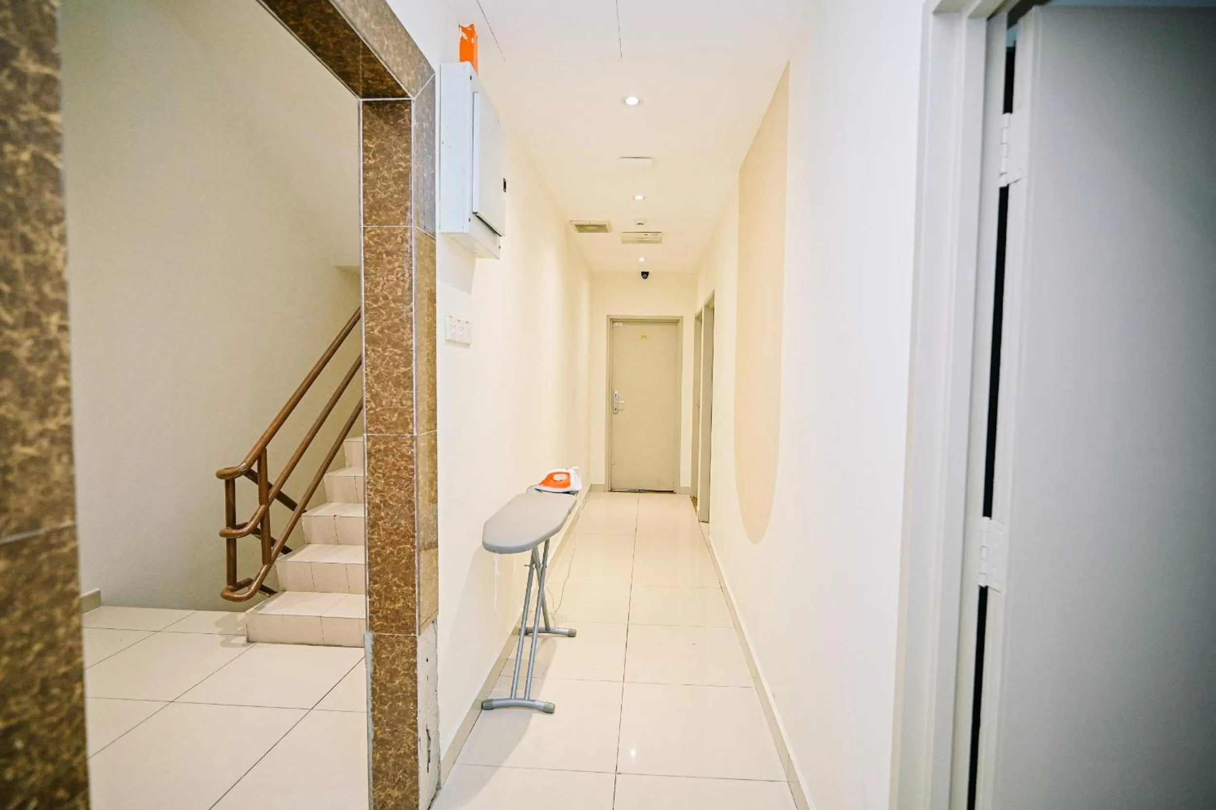 flat iron in Swing & Pillows - KL Sri Petaling