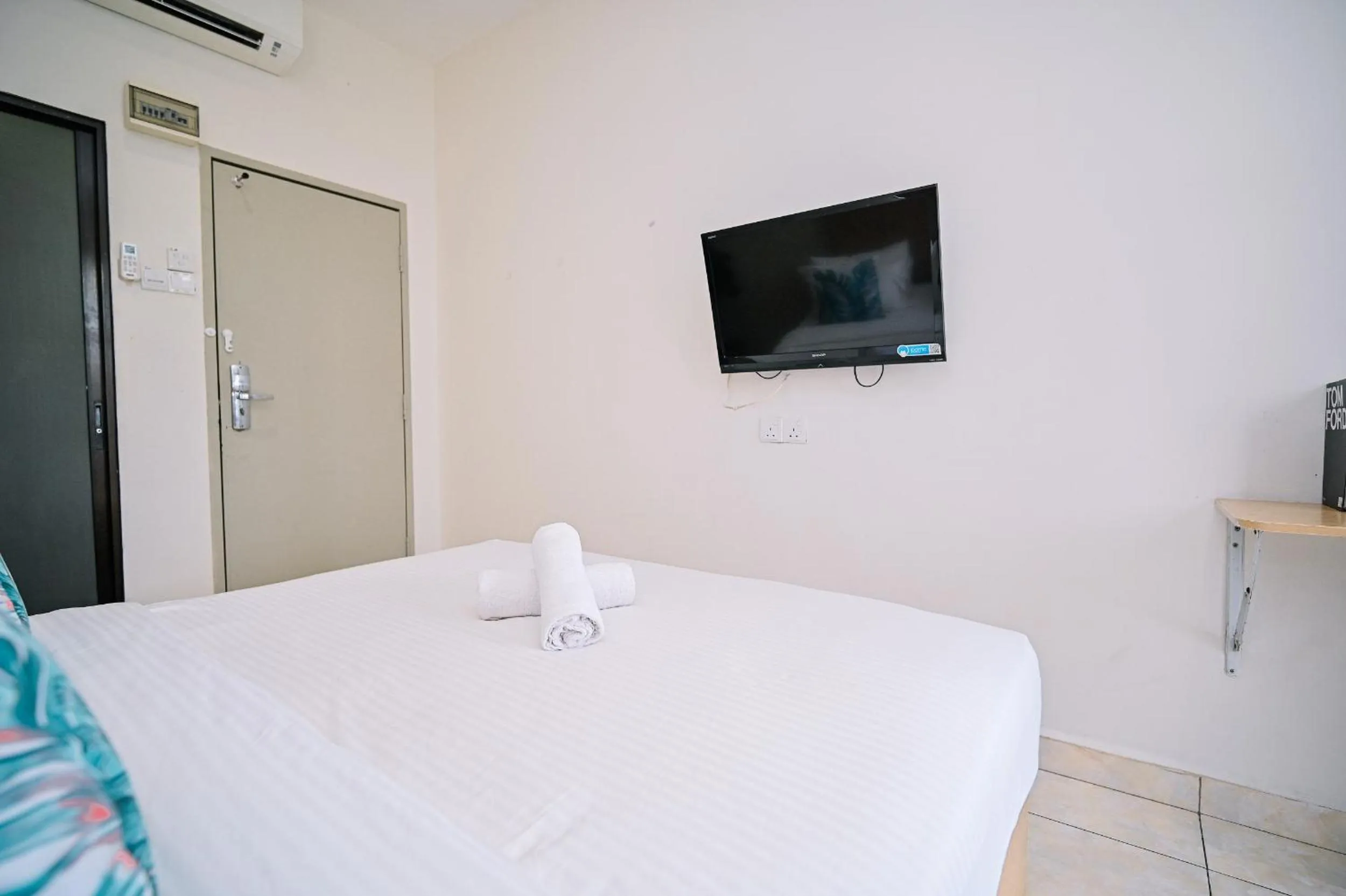 Bed in Swing & Pillows - KL Sri Petaling