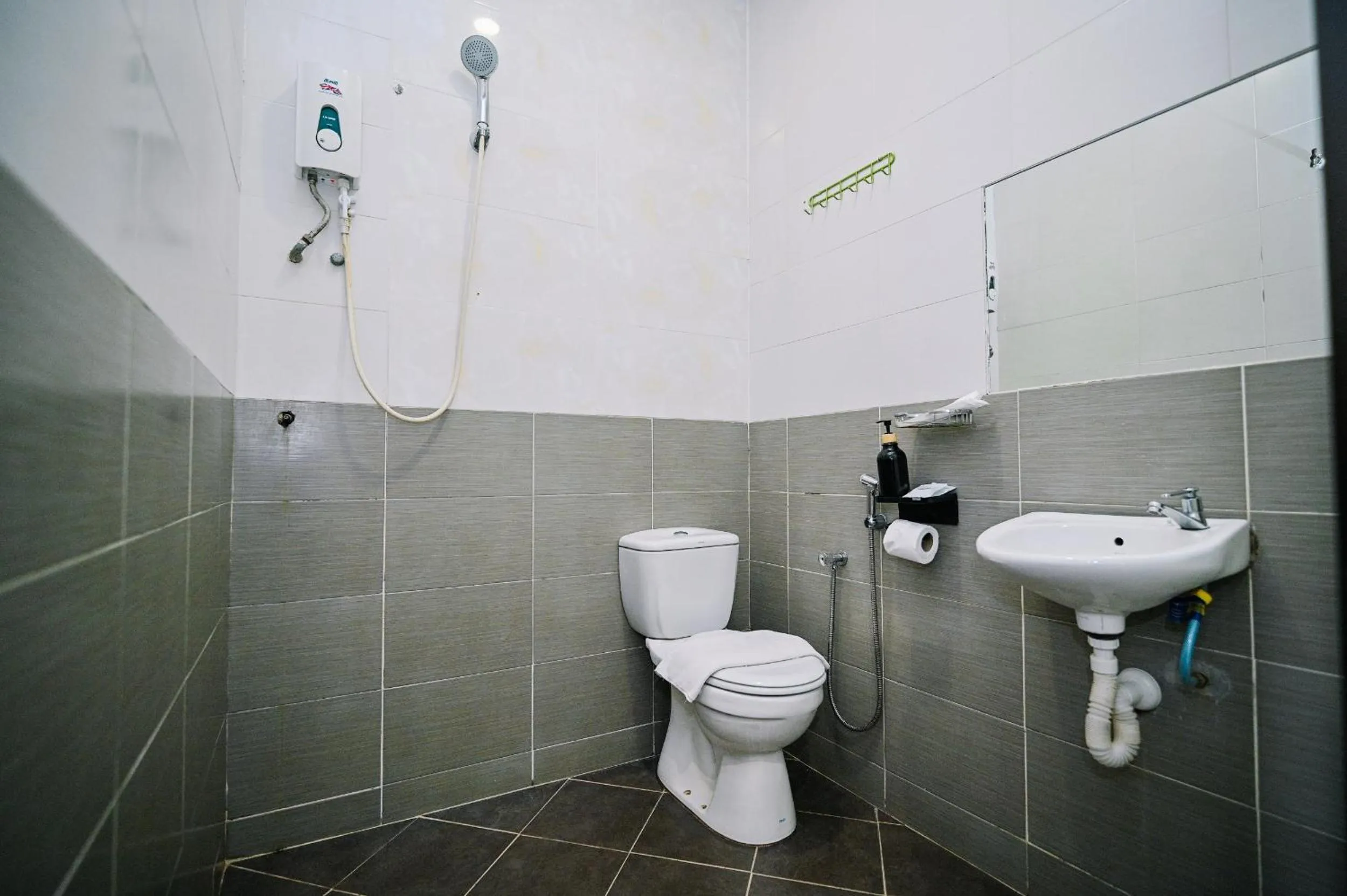 Shower in Swing & Pillows - KL Sri Petaling