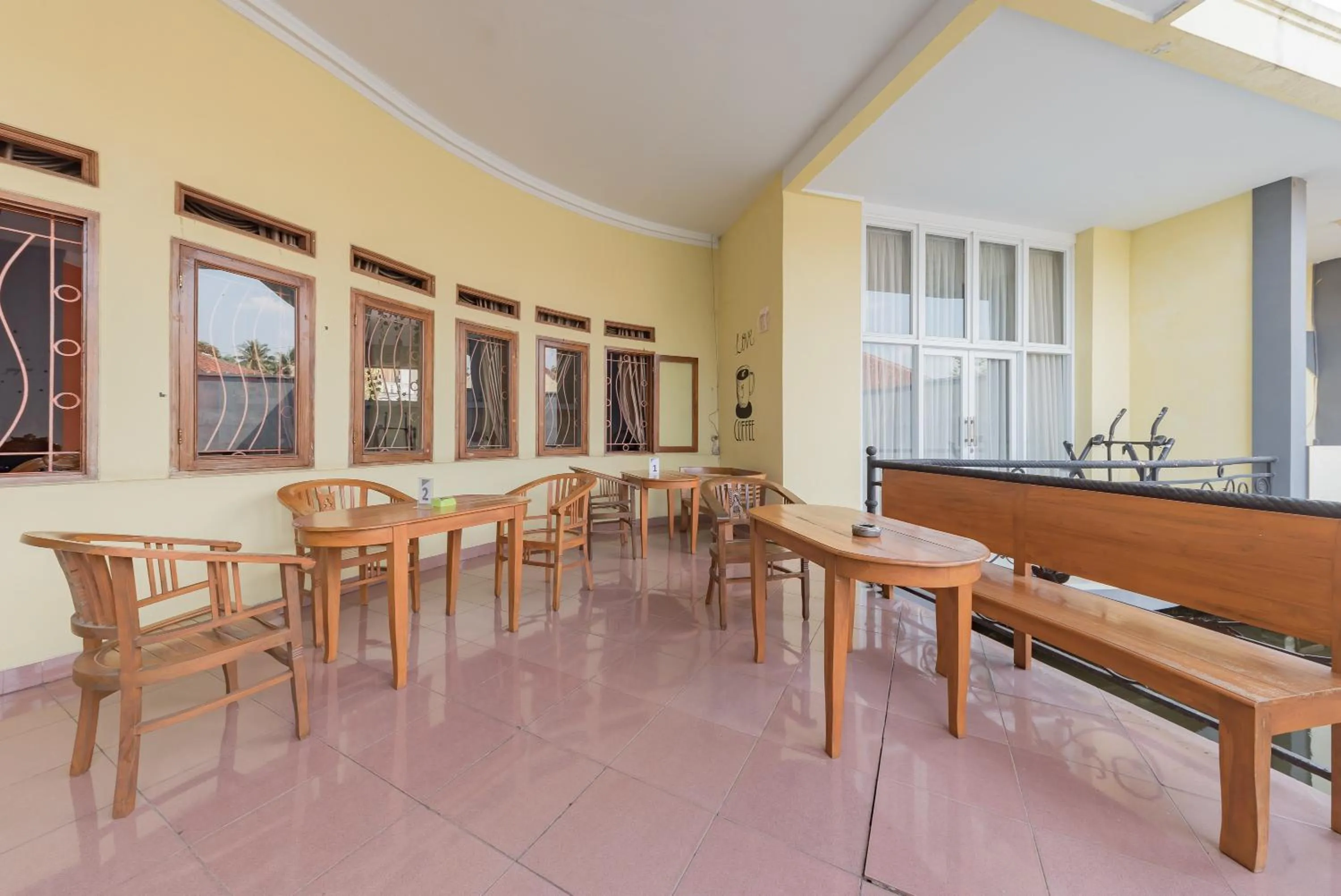 Seating area in RedDoorz at Jalan Siliwangi Tasikmalaya